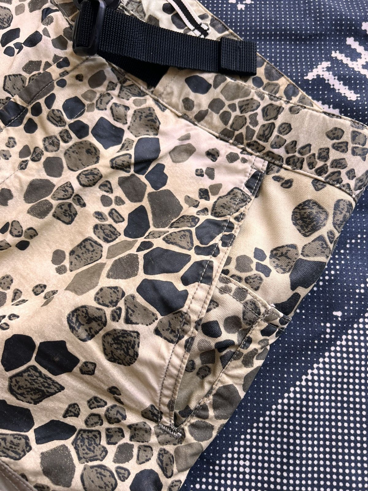 Stone Island Stone Island Alligator Camo Cargo Shorts Type RE W30 croc Size US 30 / EU 46 - 15 Thumbnail
