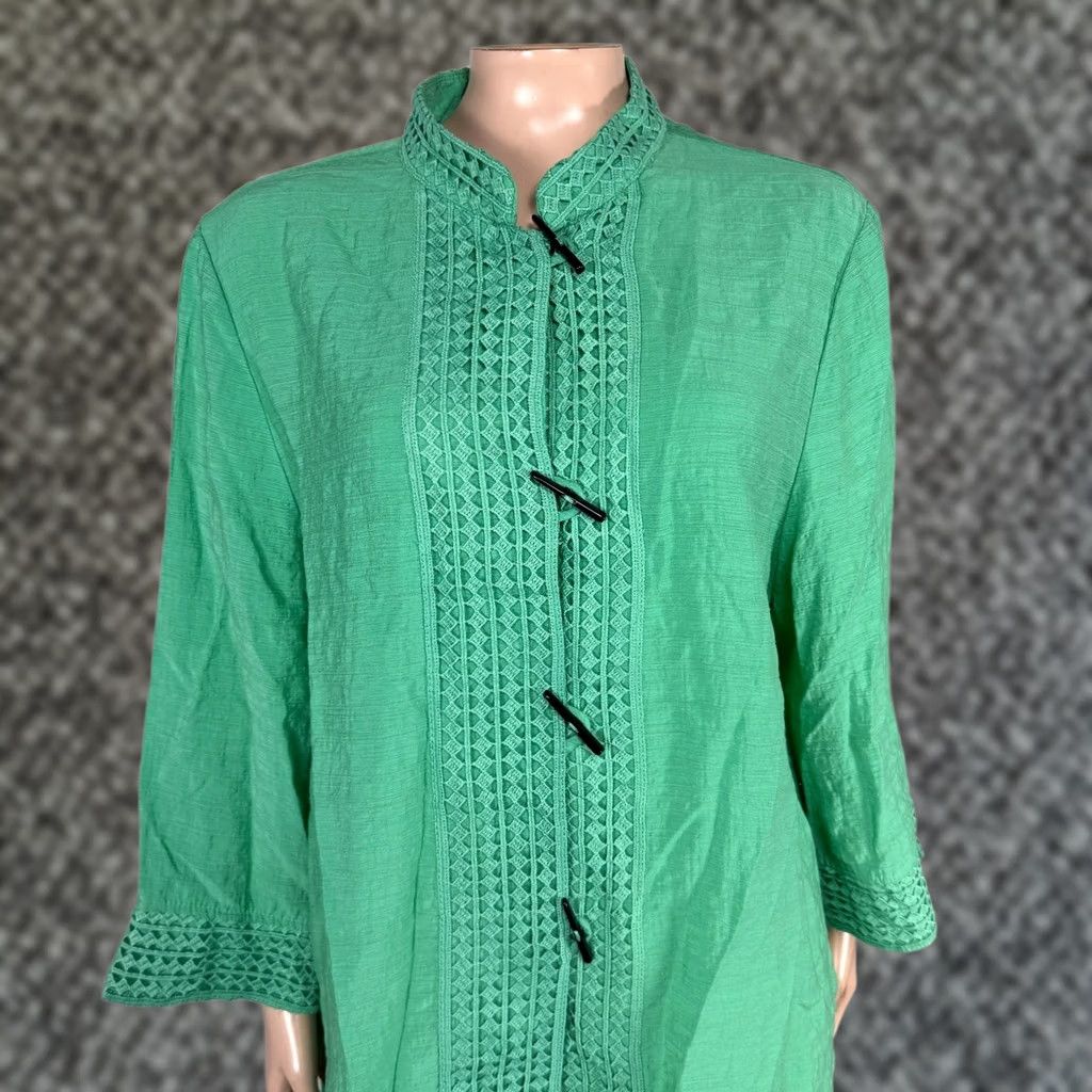 Vintage Moonlight Fashion Design Women's Blouse One Size Button Rayon Solid Green Crew Neck 3/4 Sleeve Casual All Seasons Vintage No Size ONE SIZE - 1 Thumbnail