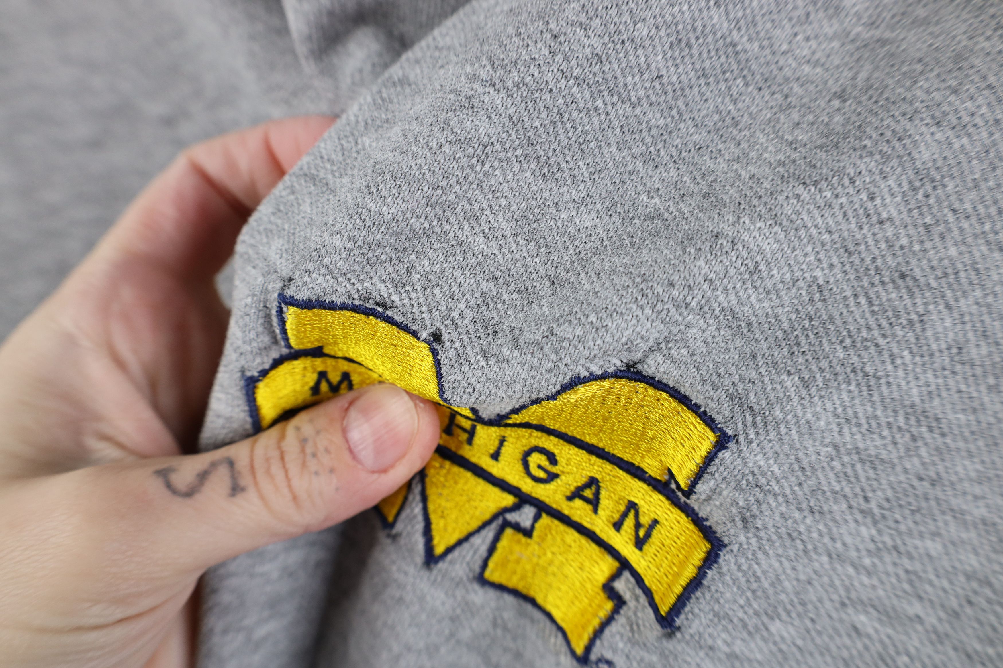 Vintage Vintage 90s Block M University of Michigan Knit T-Shirt USA Size US M / EU 48-50 / 2 - 6 Thumbnail
