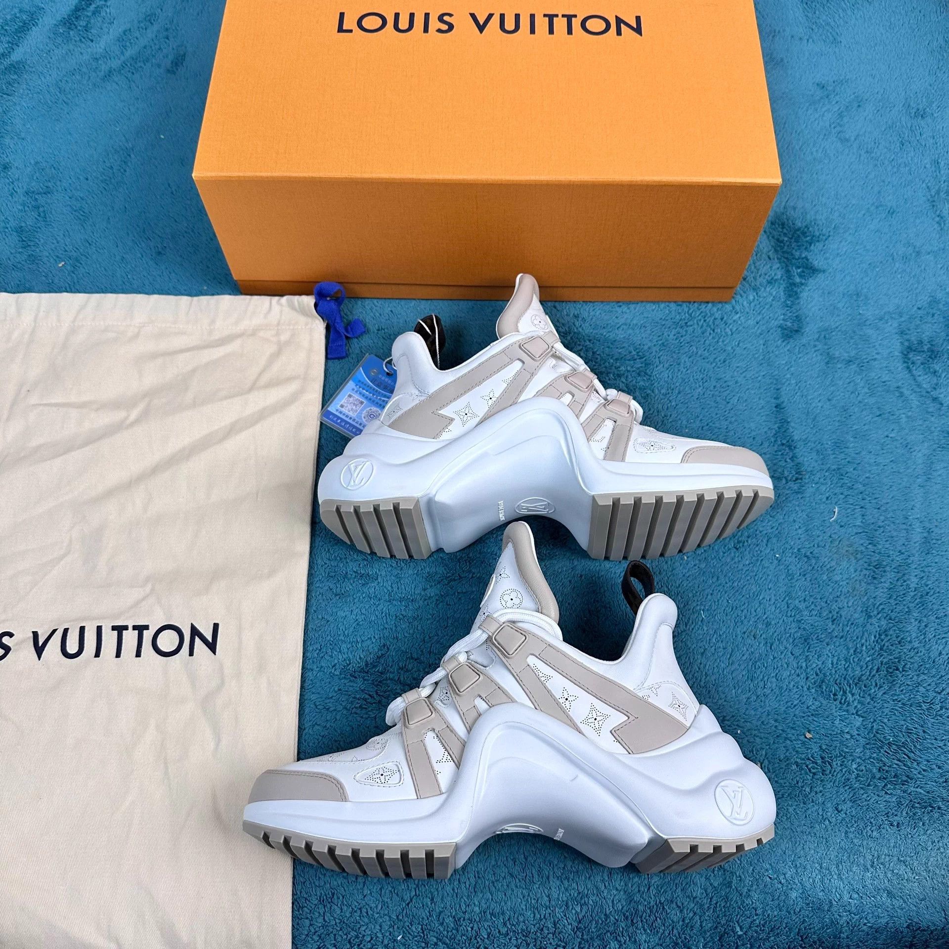 Louis Vuitton LV Dad Sneakers 1.0 Elephant Gray EU35.5 Size US 4.5 / IT 34.5 - 2 Thumbnail