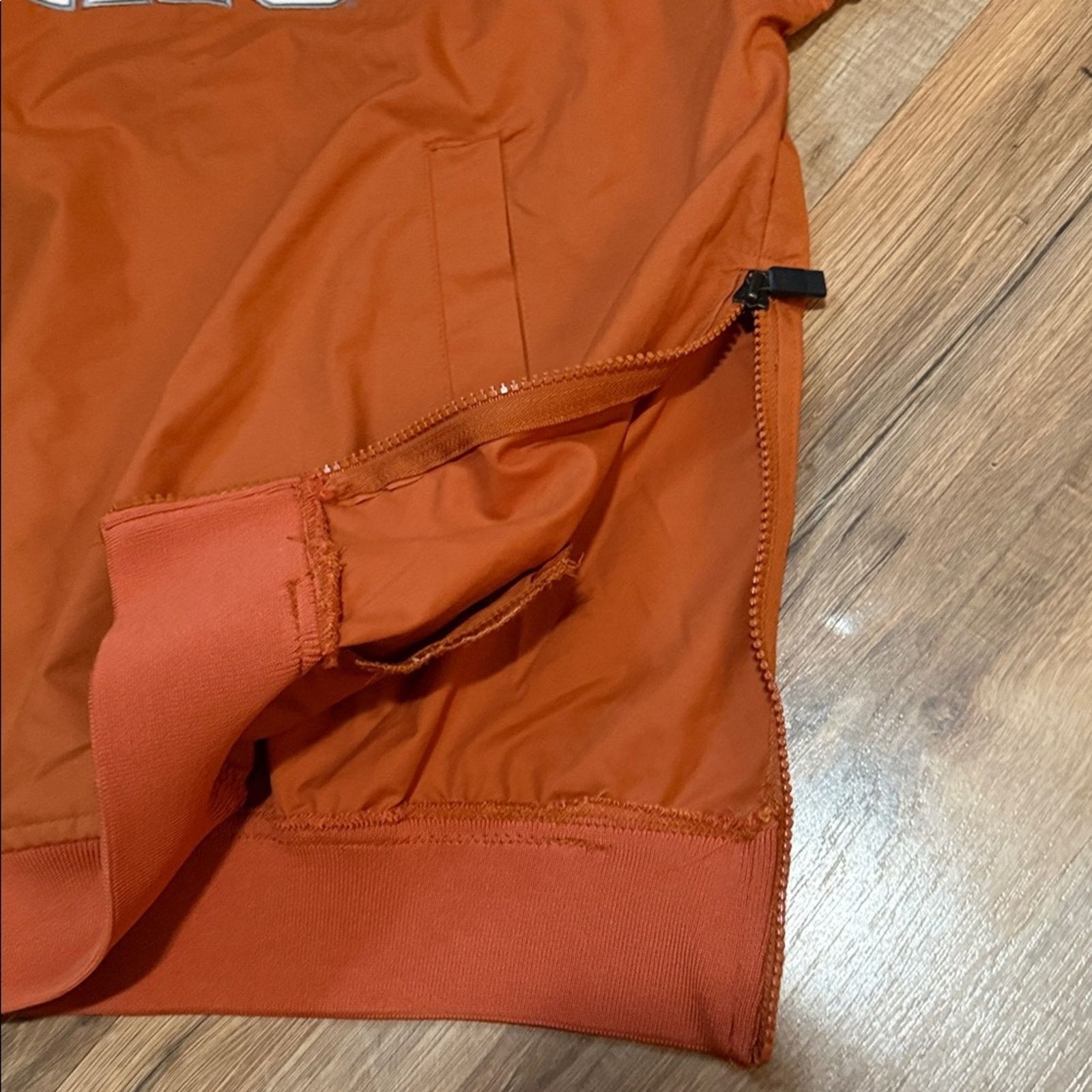 Nike Y2K Nike Team Texas Center Swoosh Windbreaker Crewneck Size US L / EU 52-54 / 3 - 6 Thumbnail