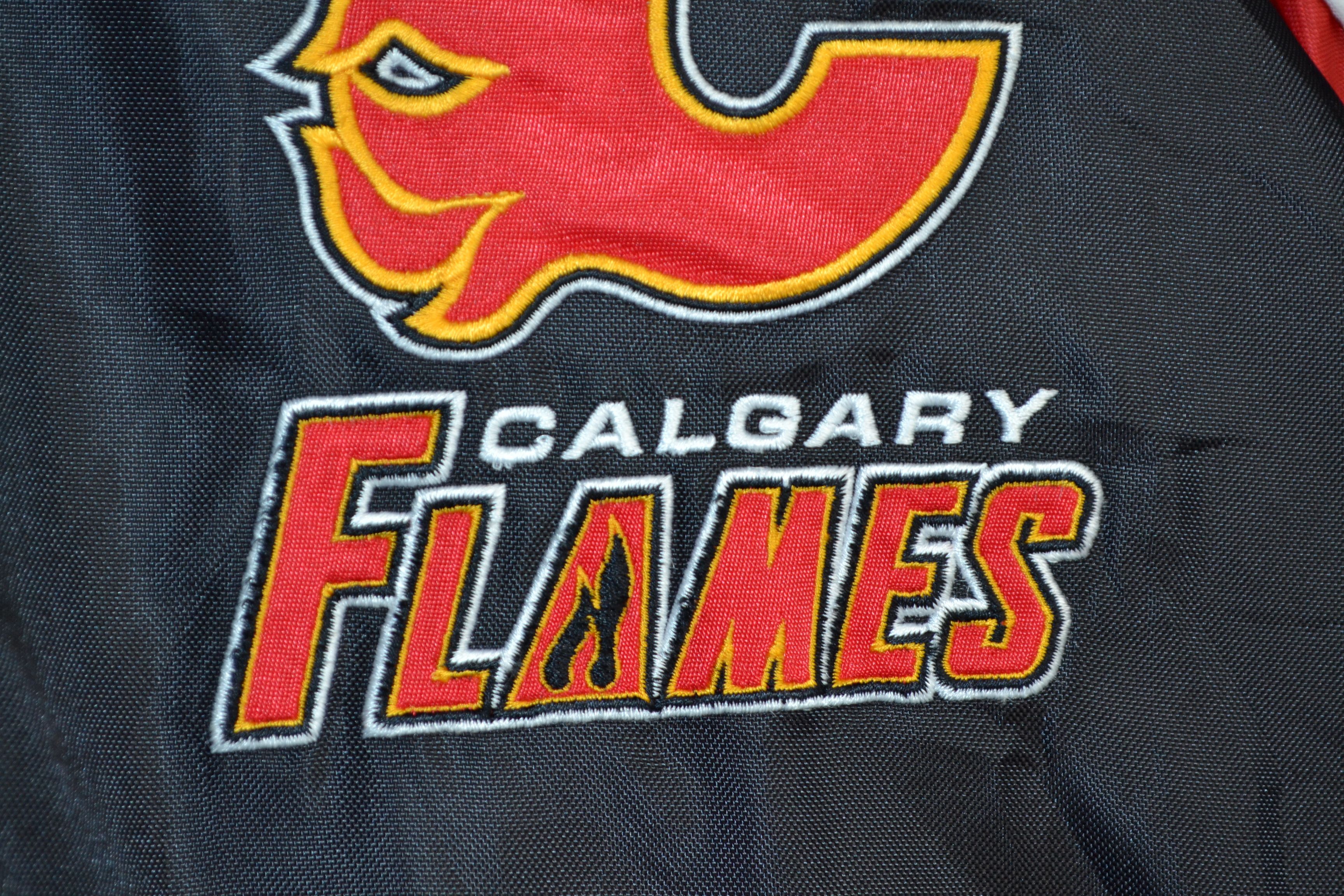 Vintage Calgary Flames Zip Hooded Winter Jacket NHL Black Red XL Size US XL / EU 56 / 4 - 4 Thumbnail