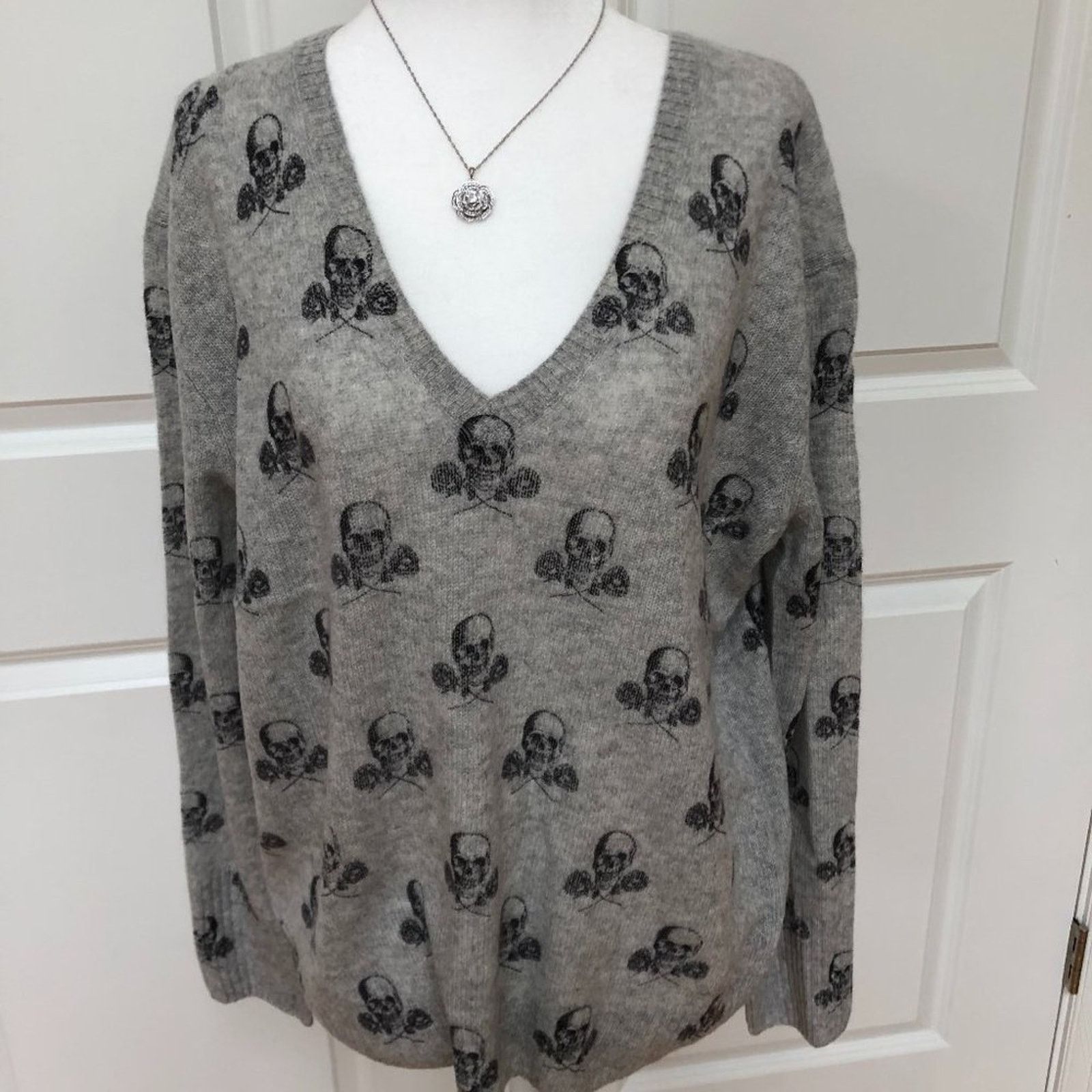 360Cashmere Rose & Skull Print Cashmere Sweater from 360 Cashmere Size XS / US 0-2 / IT 36-38 - 1 Thumbnail