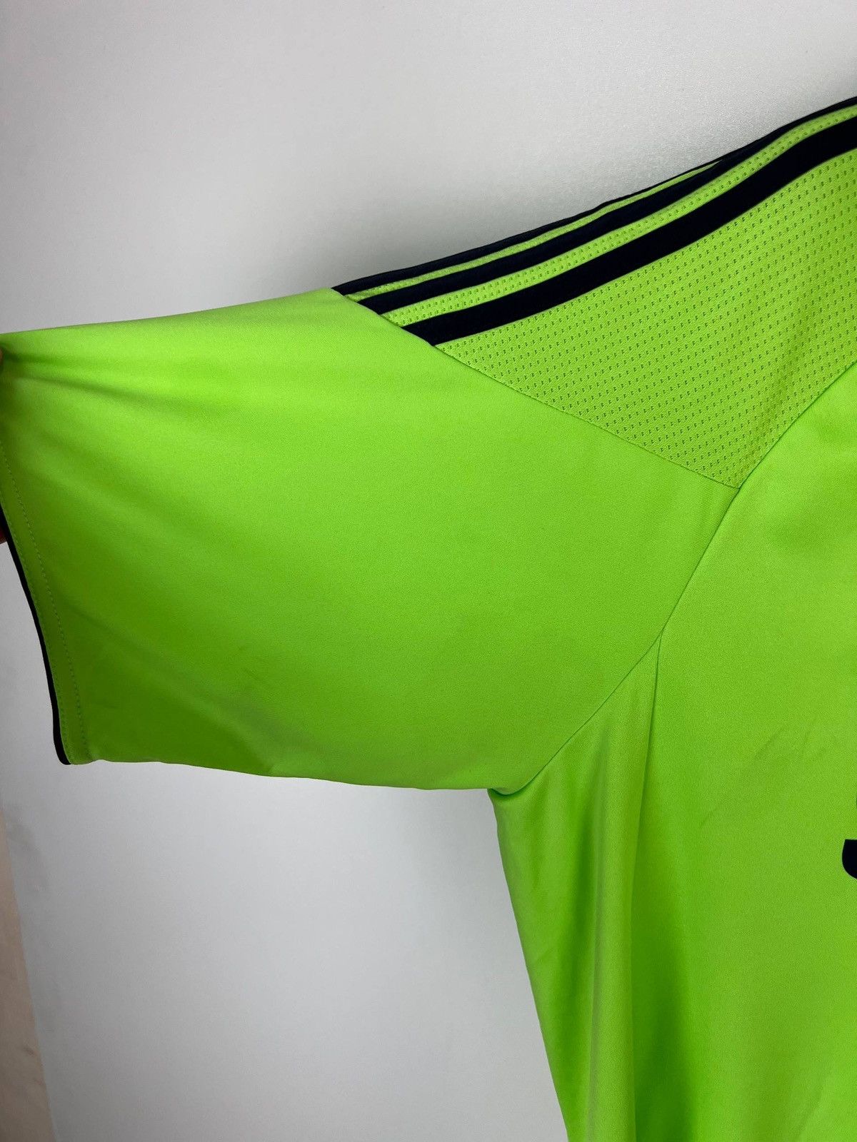 Adidas Chelsea Adidas 2010 jersey vintage t-shirts size L Size US L / EU 52-54 / 3 - 6 Thumbnail
