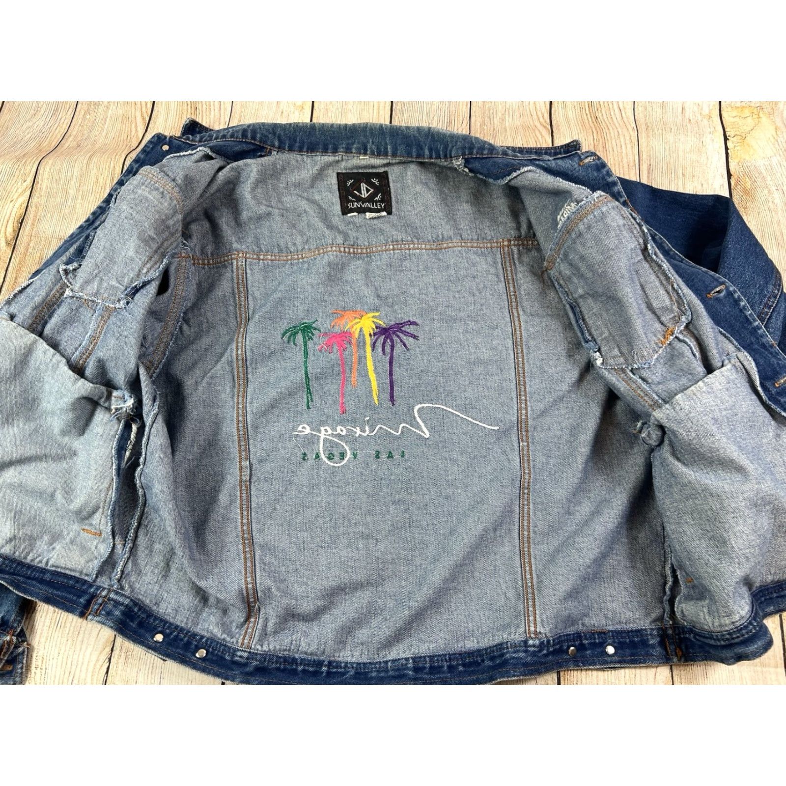 Vintage VINTAGE SunVally Sun Valley LAS VEGAS Mirage Blue Denim Button Jacket XL Men Casual 90s Streetwear Size US 36 / EU 52 - 3 Thumbnail