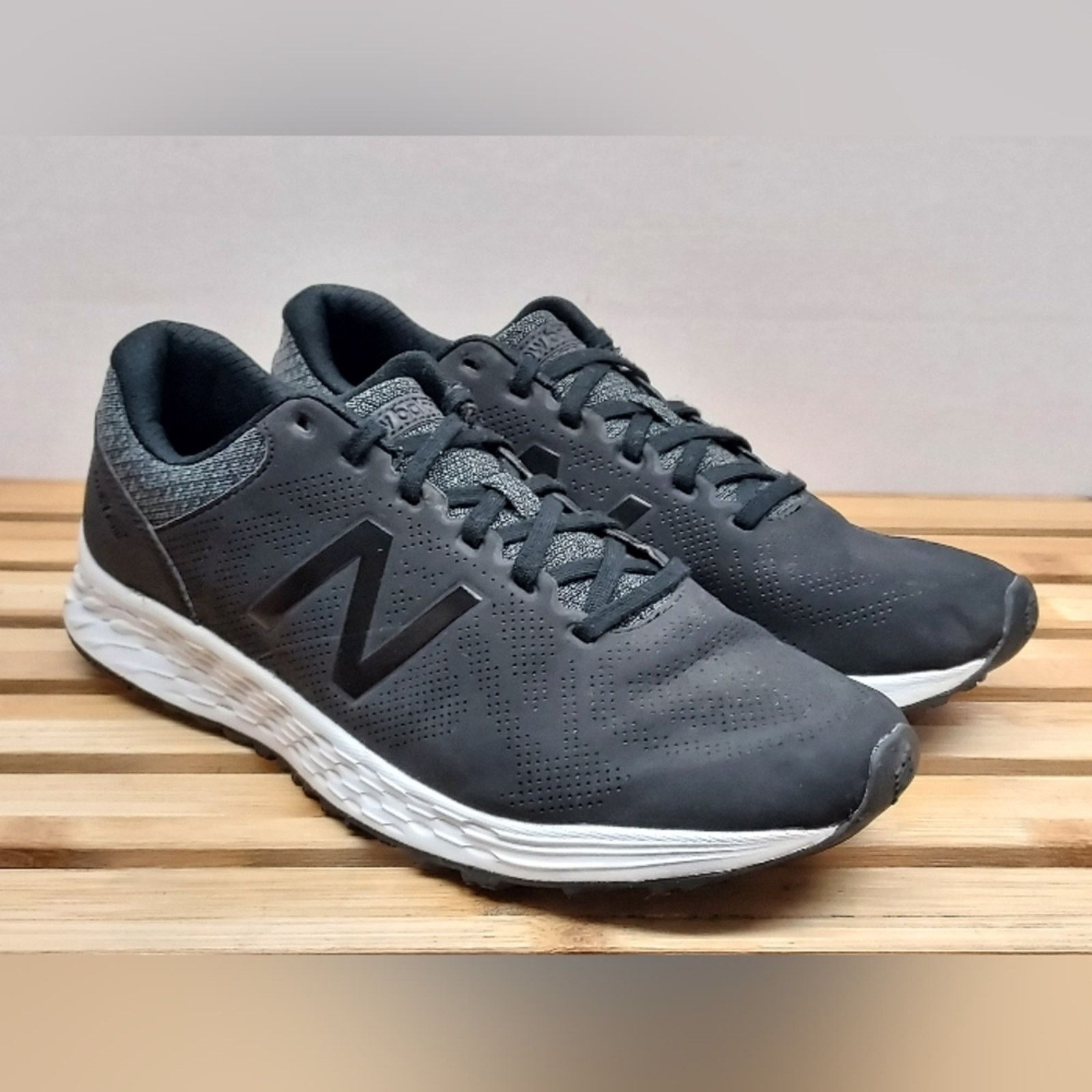 New Balance New Balance Womens Black ROAV Arishi Athletic Shoes Size 9 Size US 9 / IT 39 - 2 Thumbnail