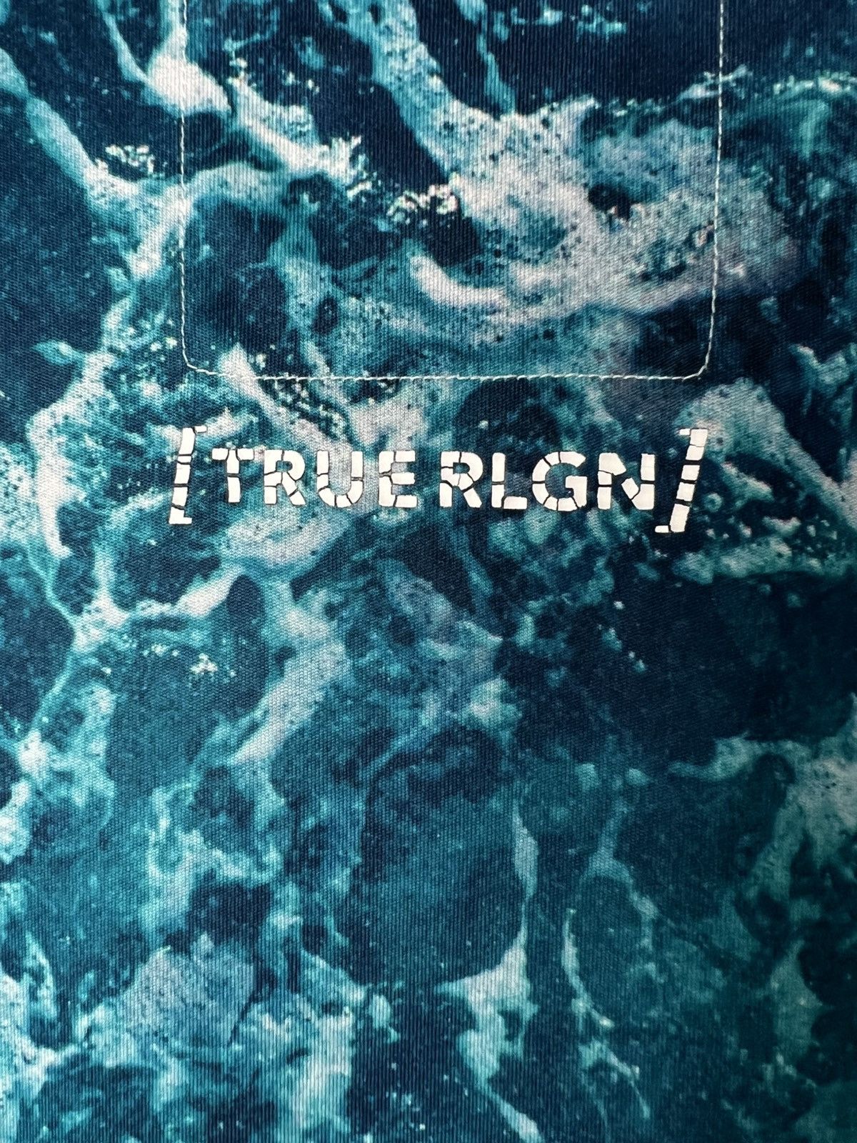 Japanese Brand Vintage streetwear y2k True Religion Sublimated Waves Print Size US M / EU 48-50 / 2 - 8 Thumbnail