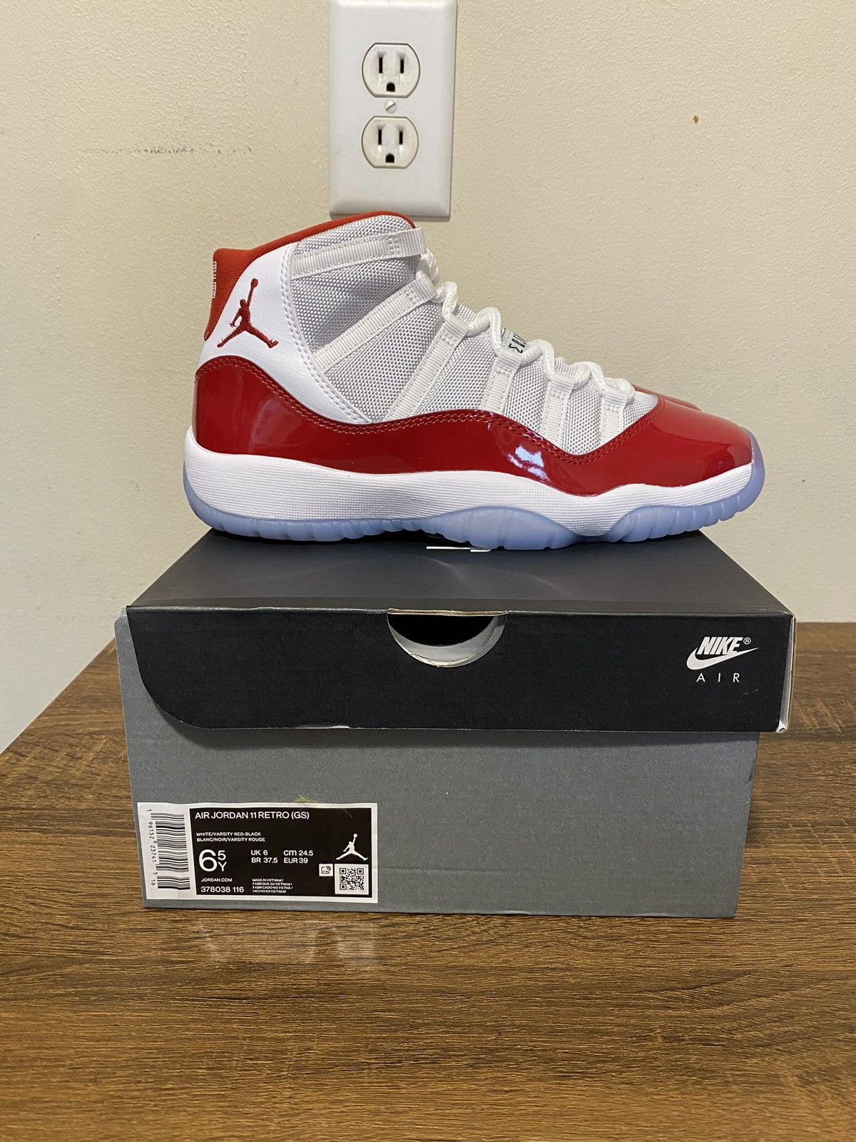 Jordan Brand Nike Air Jordan 11 Retro Cherry 2022 378038-116 GS 6.5Y NEW Size US 6.5 / EU 39-40 - 1 Thumbnail