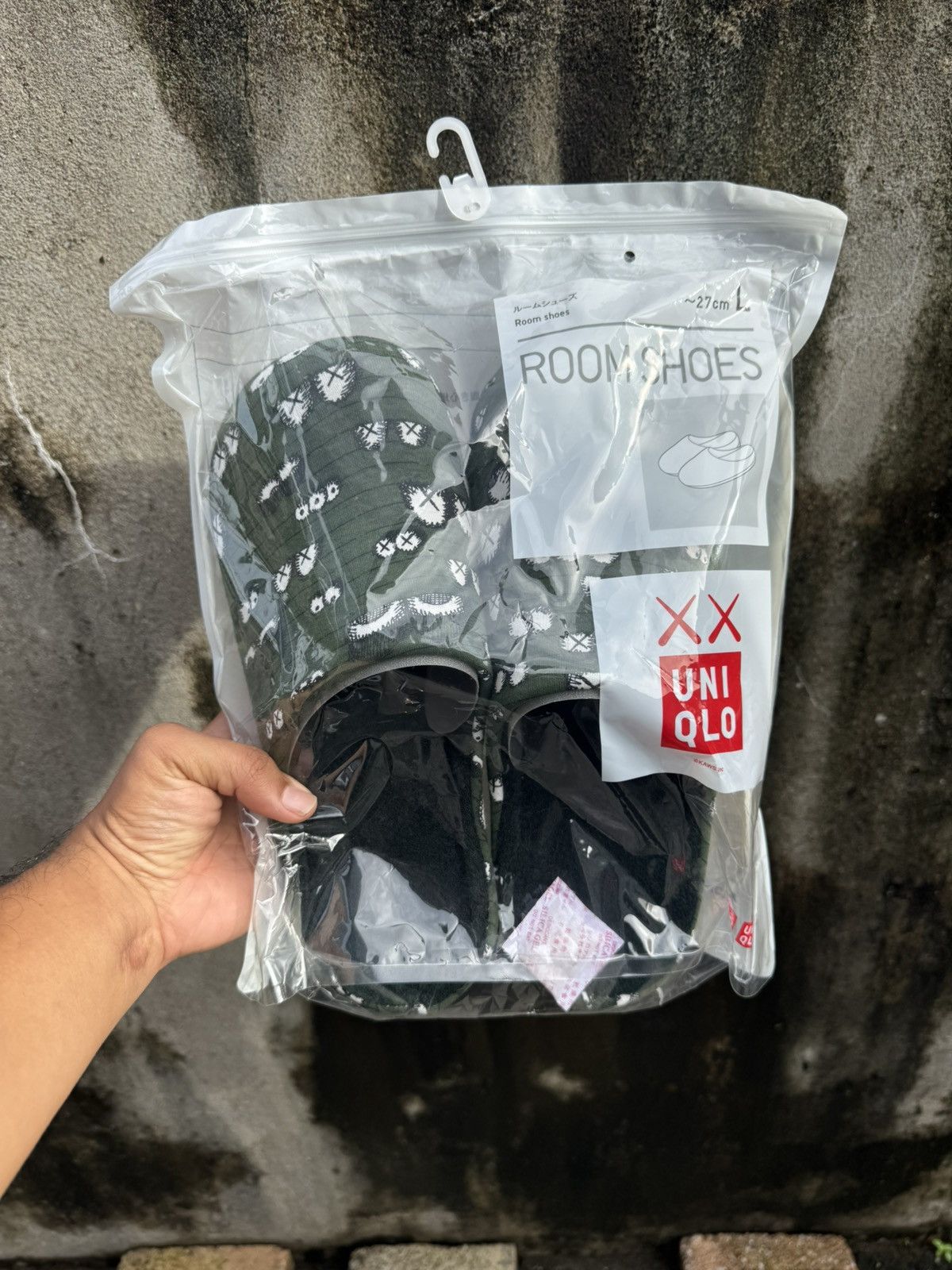 Kaws × Uniqlo Uniqlo X Kaws Room Shoes Size L Size US 10.5 / IT 40.5 - 1 Thumbnail