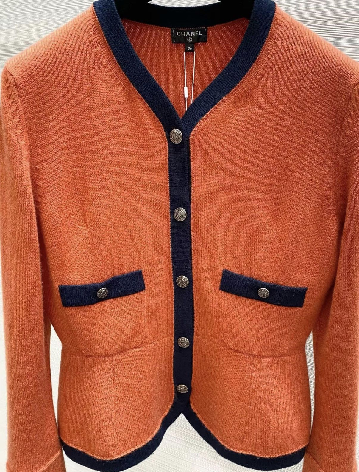 Chanel Chanel Orange & Navy Blue Cashmere Cardigan J33 Size XS / US 0-2 / IT 36-38 - 3 Thumbnail