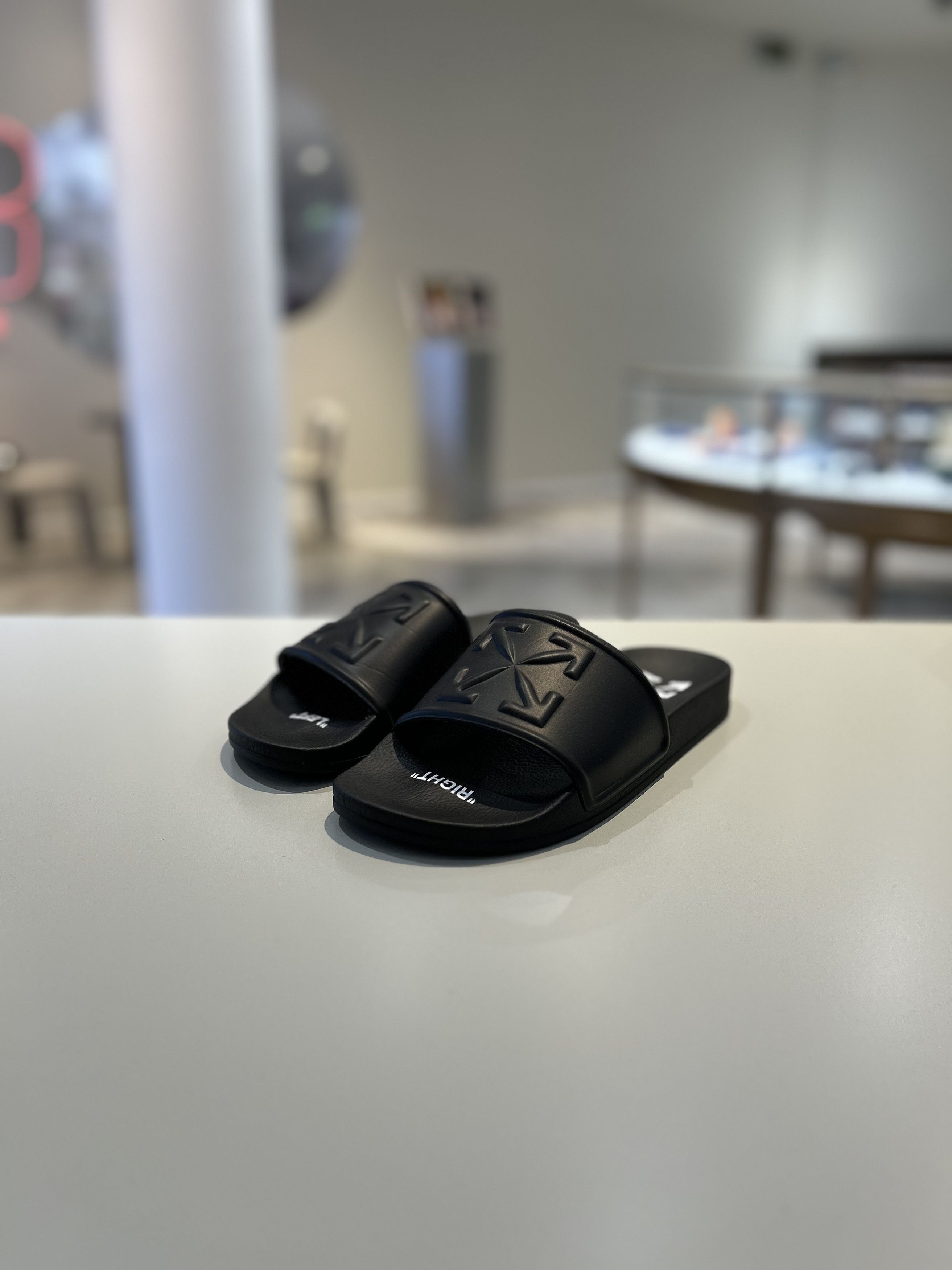Off-White OFF-WHITE Arrows Embossed Slides Size US 6 / EU 39 - 1 Thumbnail