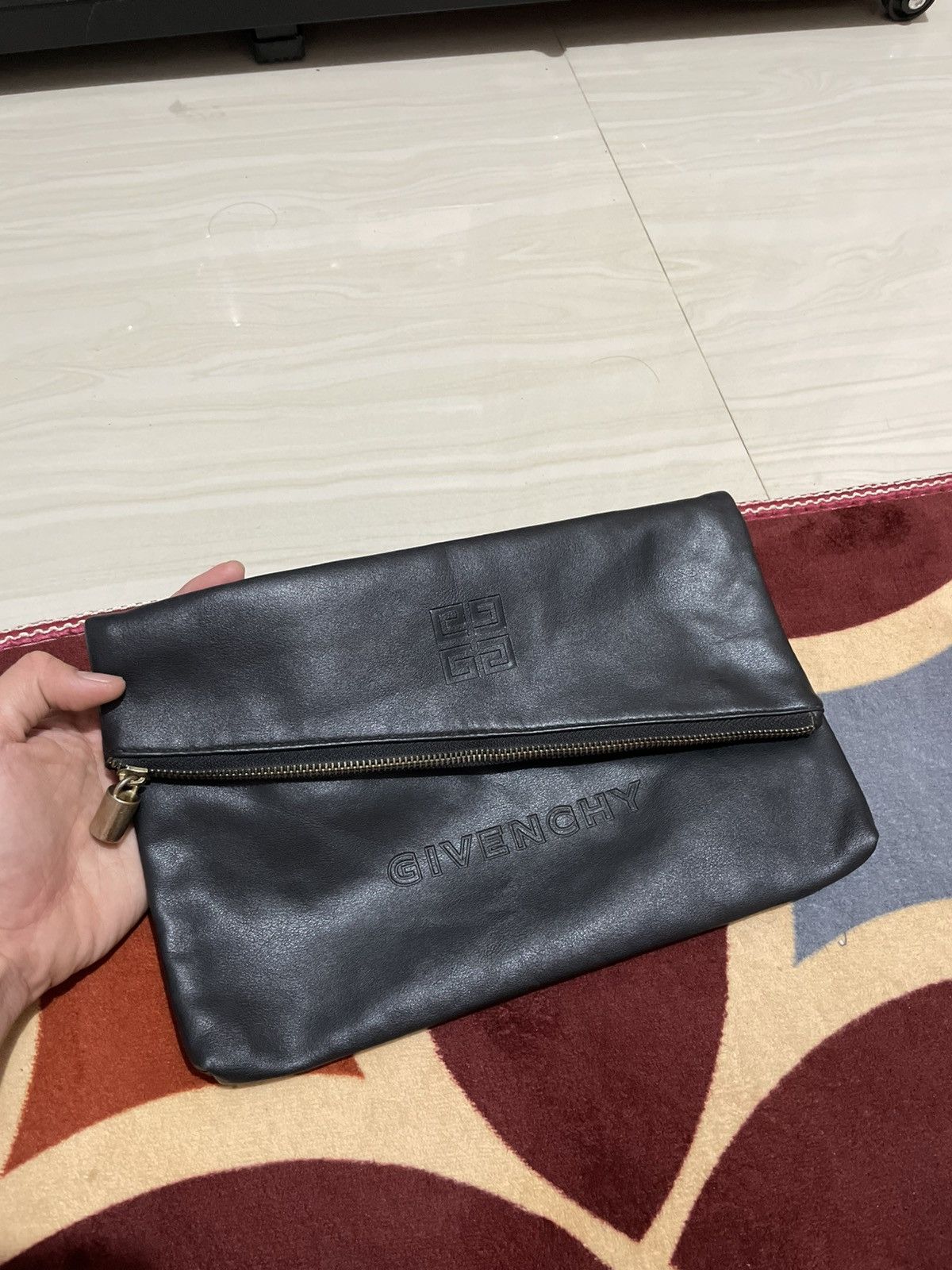 Givenchy Givenchy parfume bag leather Size ONE SIZE - 1 Thumbnail
