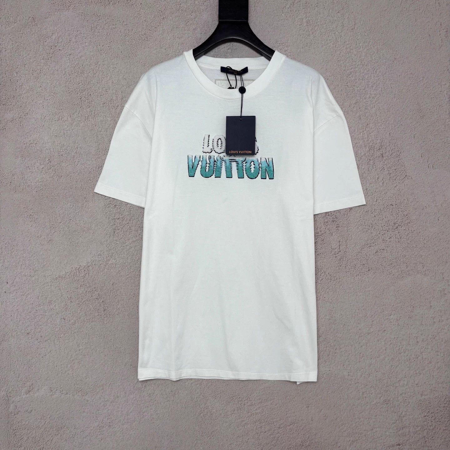 Louis Vuitton LV beaded gradient logo short tee XL new Size US XL / EU 56 / 4 - 1 Thumbnail