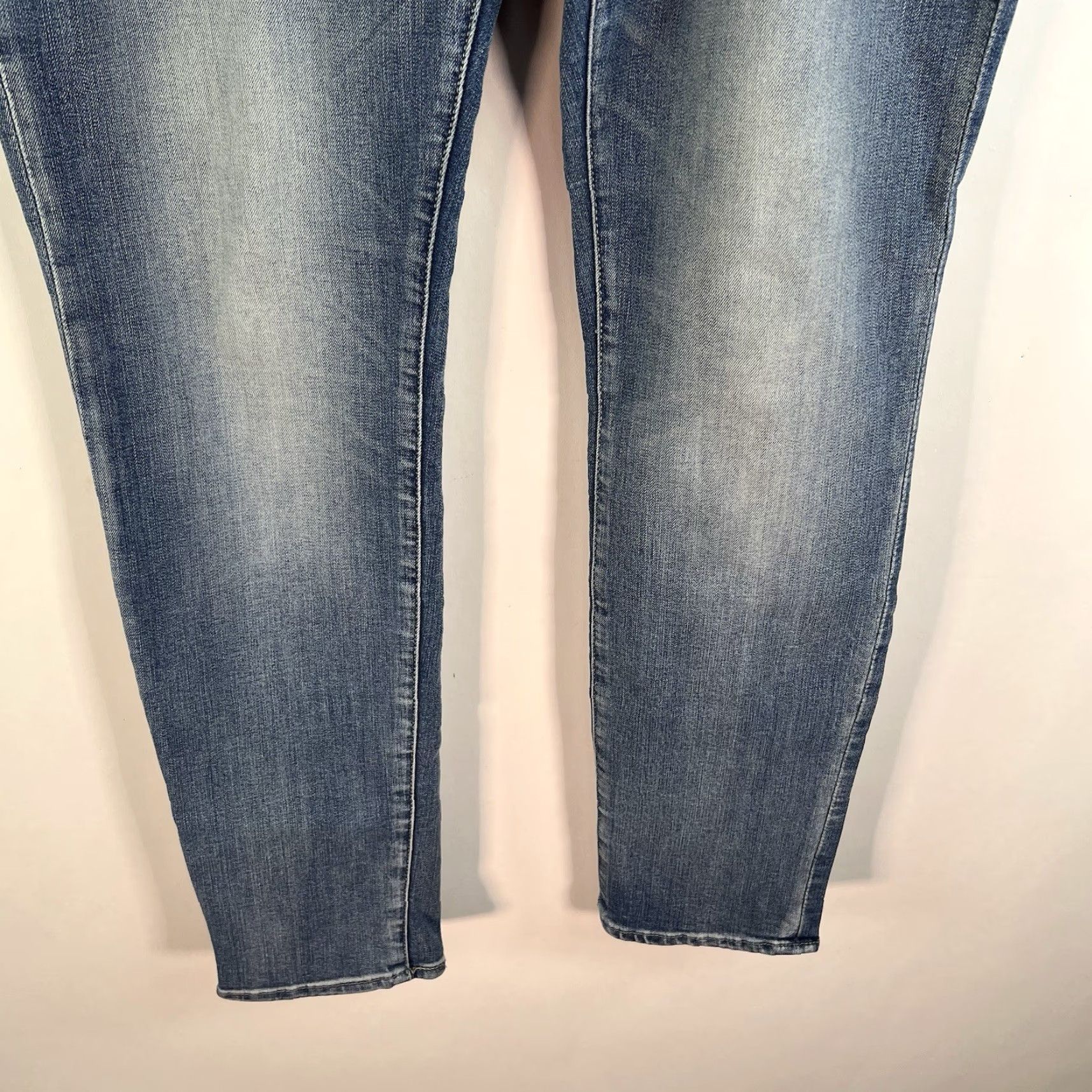 Vintage Rock & Republic Denim Jeans Women’s 14 Skinny Mid 35x31 Blue, 5-Pocket, Zipper Closure, Cotton Blend, Embroidered Accents, Size 14 Womens Blue Jeans Size 36" / US 14 / IT 50 - 5 Thumbnail