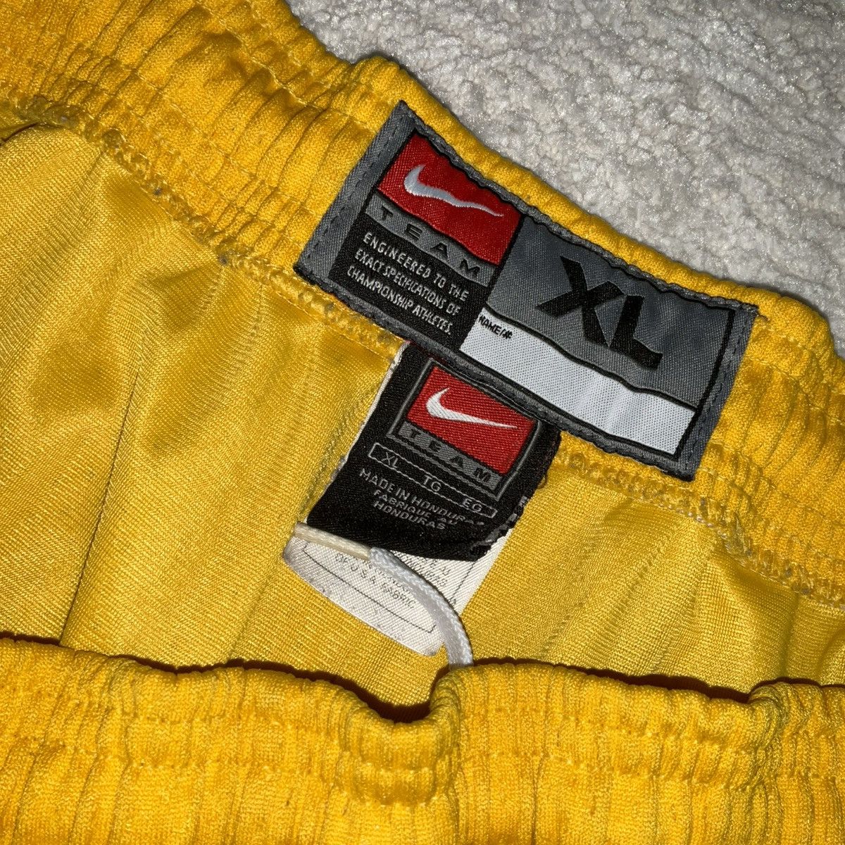 Nike Nike Lakers Vintage Mesh Shorts Size US 34 / EU 50 - 3 Thumbnail