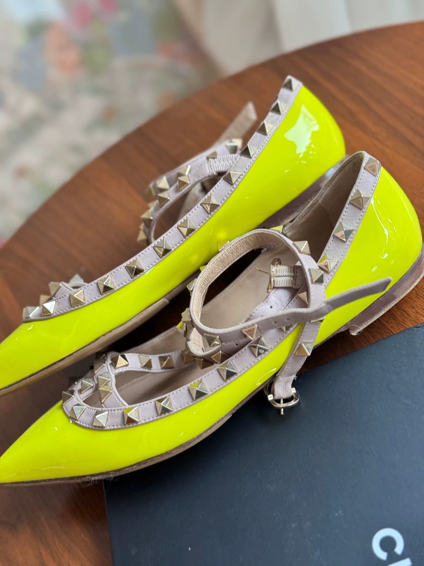 Valentino Valentino 98 New low-top studded yellow EUR 37.5 Size US 6.5 / IT 36.5 - 6 Thumbnail