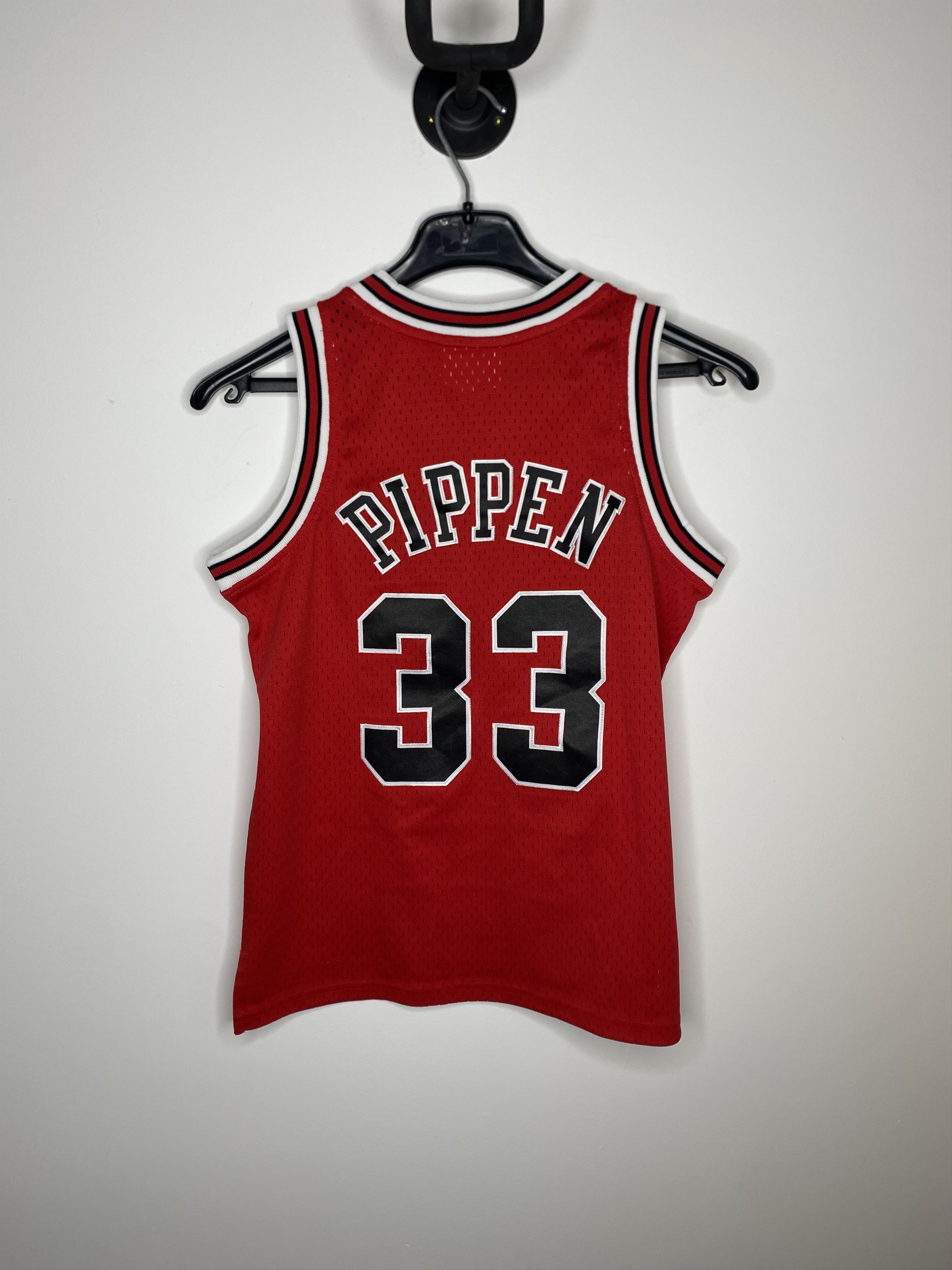 Mitchell & Ness PIPPEN #33 CHICAGO BULLS 1997 NBA BASKETBALL SHIRT JERSEY Size US XS / EU 42 / 0 - 2 Thumbnail