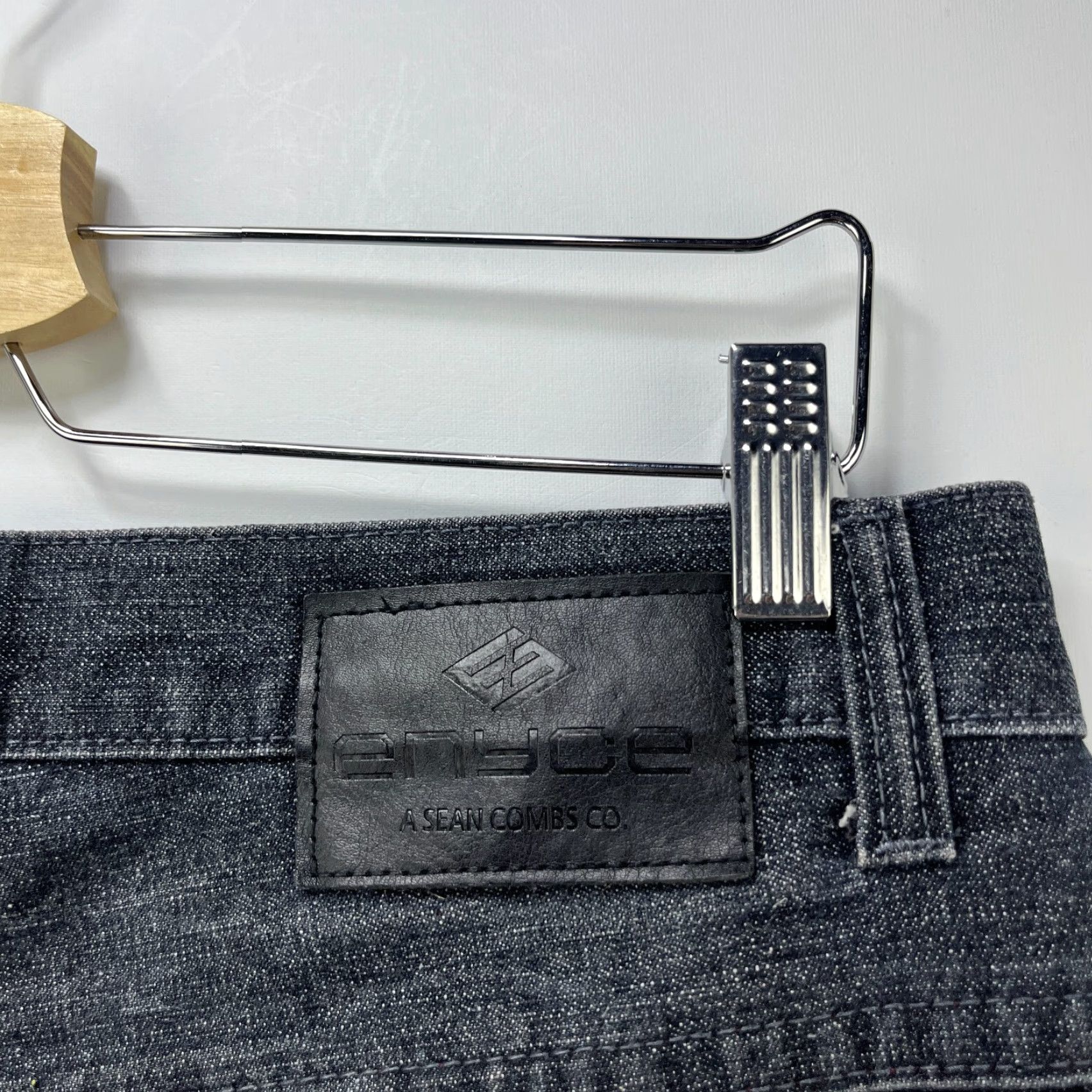 Enyce VINTAGE ENYCE Denim Shorts Jorts Sean John 36 Baggy Wide Leg Men Black Cargo Denim Shorts Mens 36 ENYCE Jeans Jorts Size US 36 / EU 52 - 4 Thumbnail