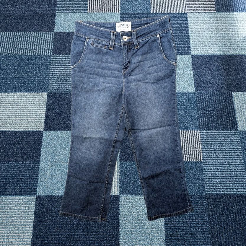 CO Signature by Levi Strauss & Co Capri Pants Womens Size 8 Denim Capri Pants Blue Mid-Rise Comfort Pockets Stretch Casual Capris Size 30" / US 8 / IT 44 - 1 Thumbnail