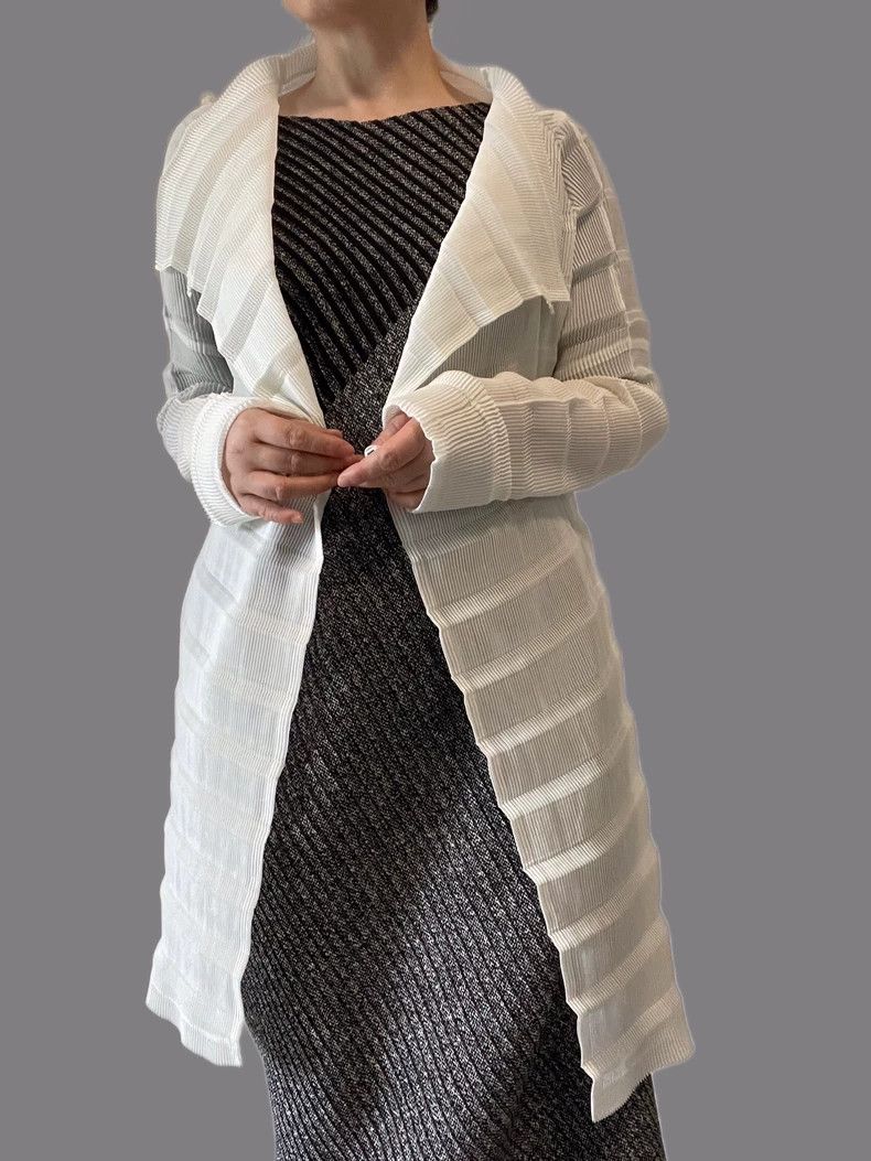 Issey Miyake Issey Miyake White main line stepped pleated long-sleeved Size M / US 6-8 / IT 42-44 - 1 Thumbnail