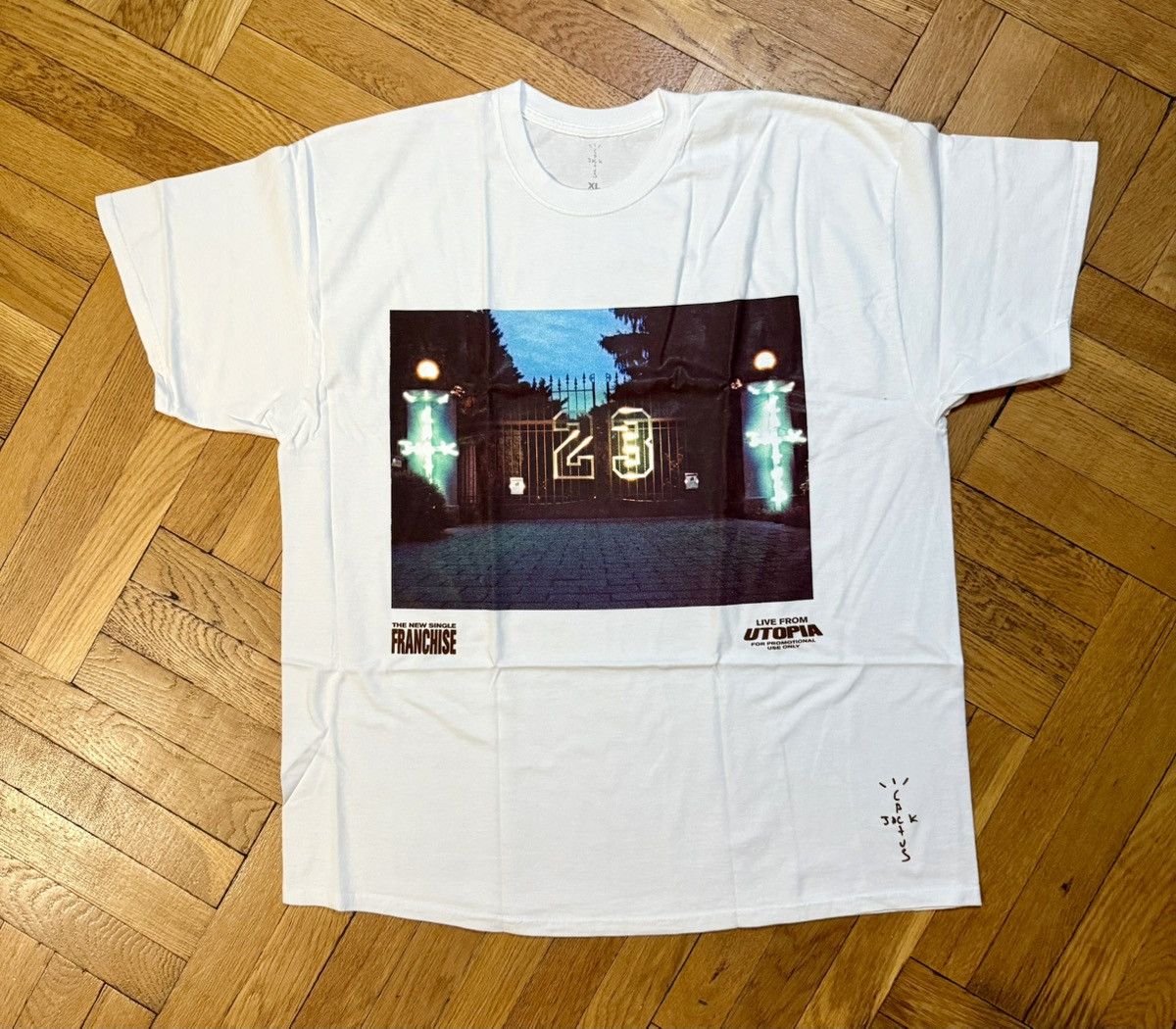 Travis Scott Travis Scott MJ gate T shirt Size US XL / EU 56 / 4 - 1 Thumbnail