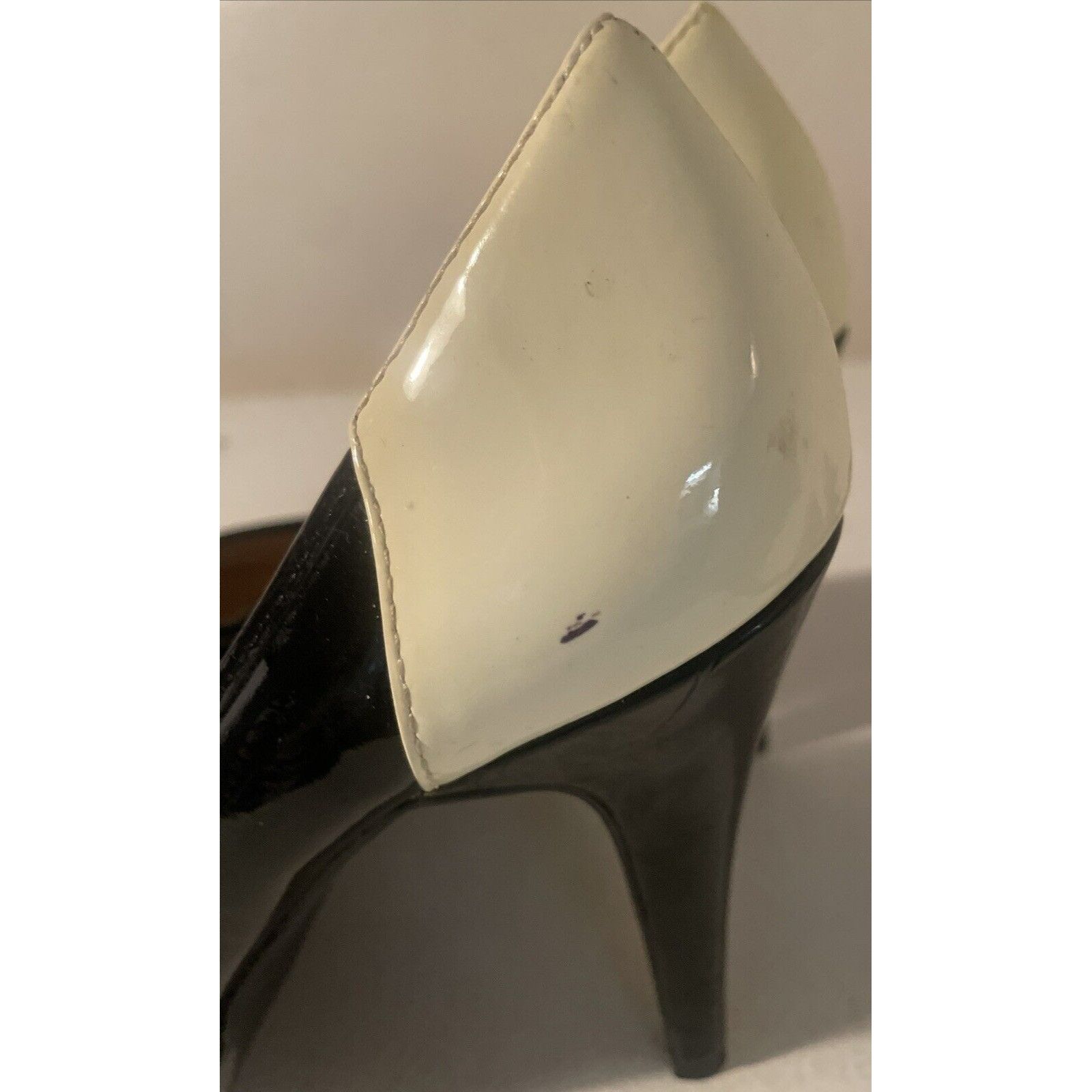 Michael Kors Michael Kors women's Size 7.5 Pressly Cap Toe Pump black & t Size US 7.5 / IT 37.5 - 5 Thumbnail