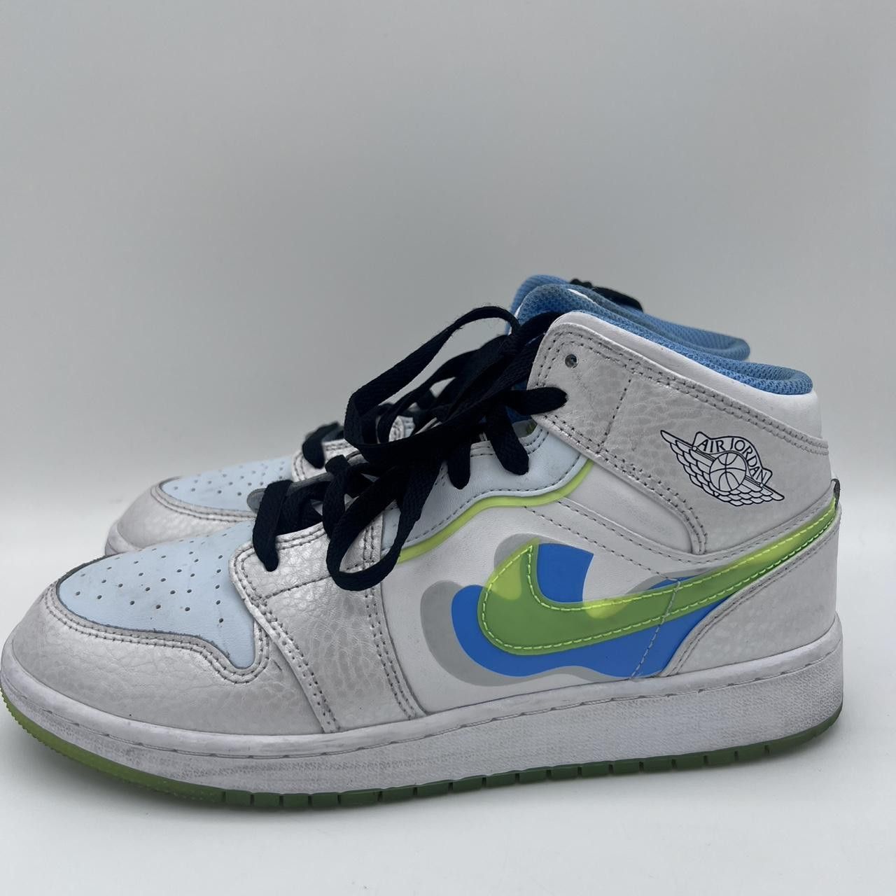 Nike Nike Air Jordan 1 Mid SE GS Platinum Volt DV1314-017 Size 6 Size US 6 / EU 39 - 2 Thumbnail