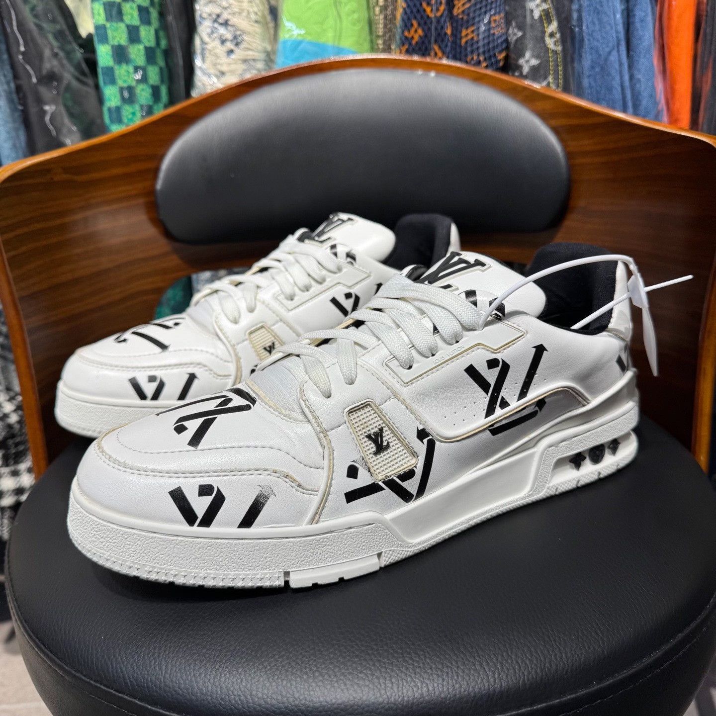 Louis Vuitton Louis Vuitton Training White Lowtop Sneakers 10 Men Size US 10 / EU 43 - 1 Thumbnail