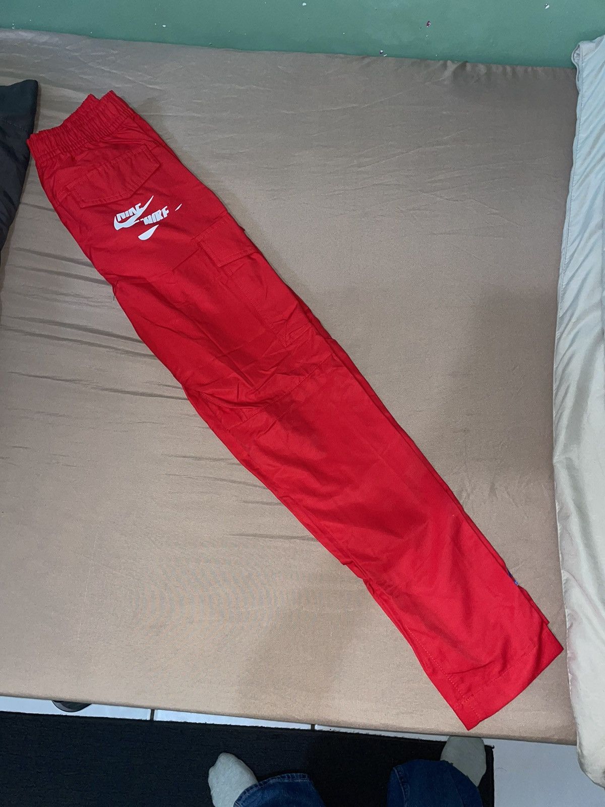 Nike Nike men’s sportswear essentials cargo pants Size US 26 / EU 42 - 4 Thumbnail