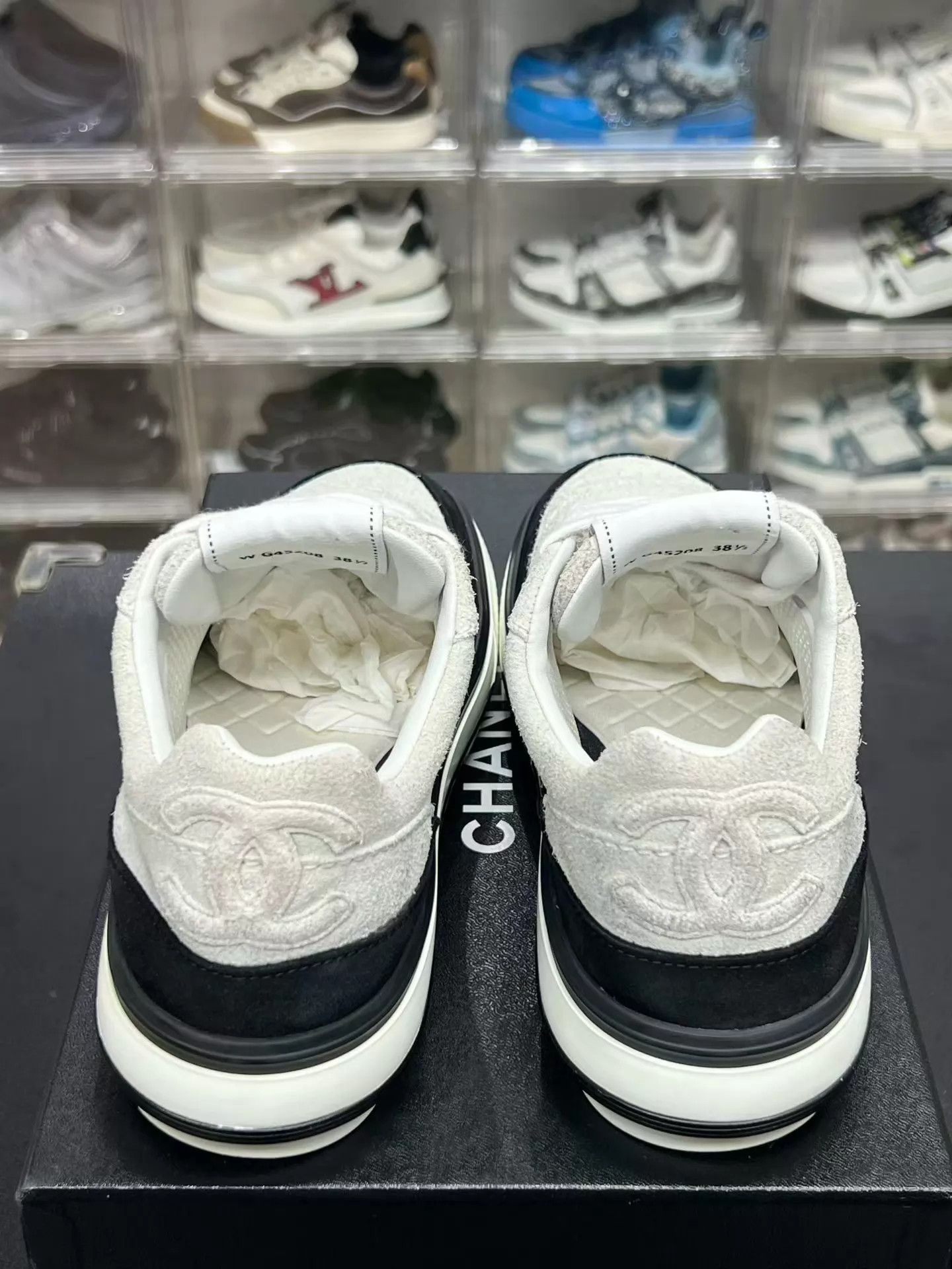 Chanel CHANEL Gray Black Low-Top Sneakers 38.5 Mint with Box Size US 8 / IT 38 - 7 Thumbnail