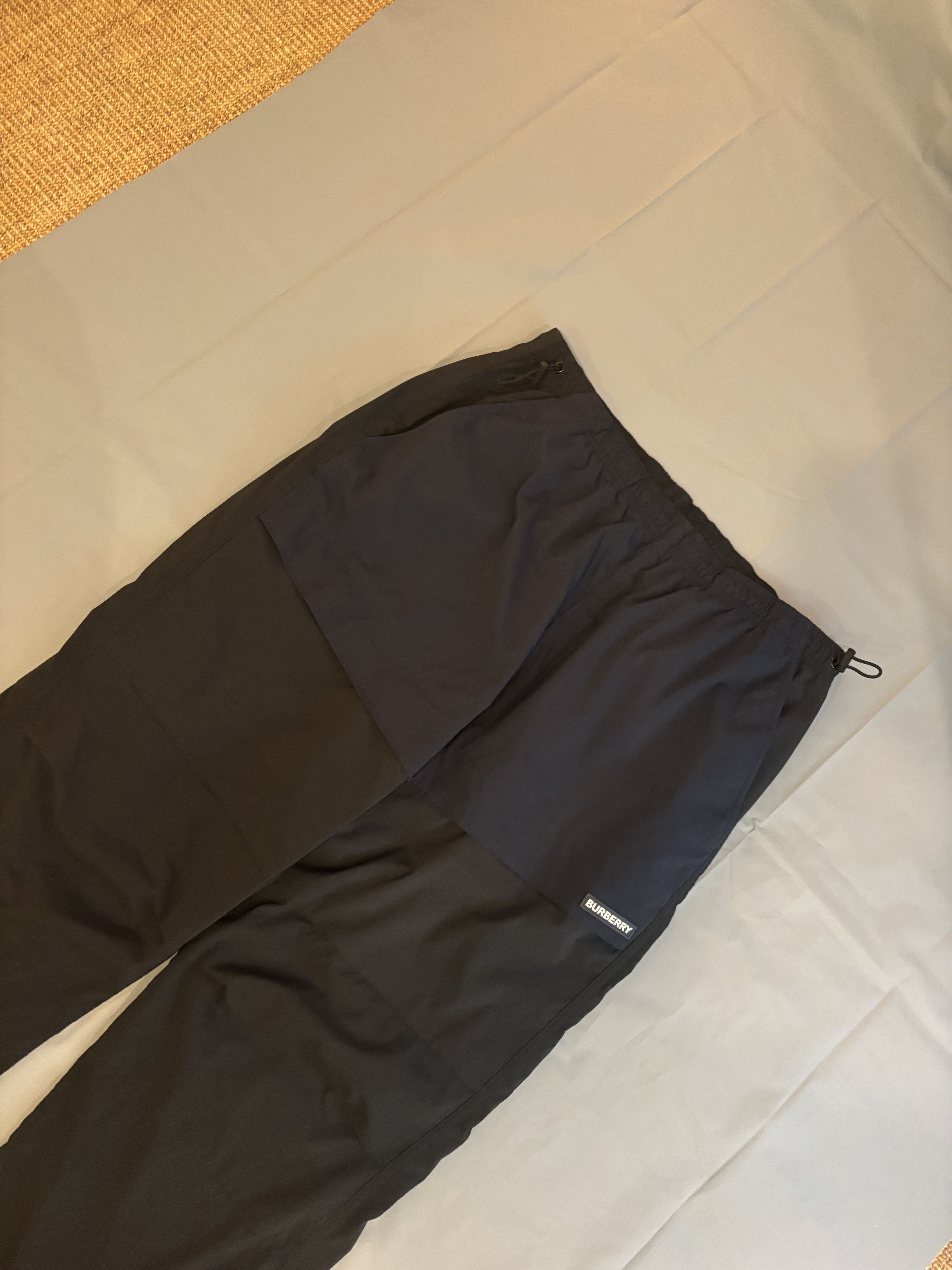Burberry Pantalon jogging cargo Burberry noir en tbe Size US 32 / EU 48 - 4 Thumbnail