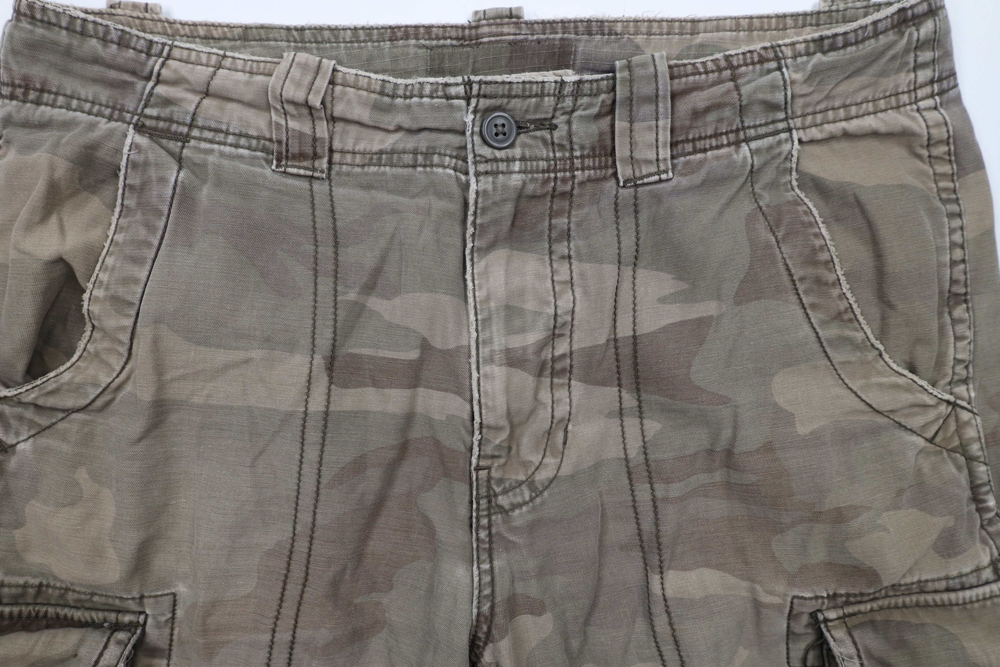 Vintage Vintage 90s Streetwear Heavyweight Camouflage Cargo Shorts Size US 32 / EU 48 - 7 Thumbnail