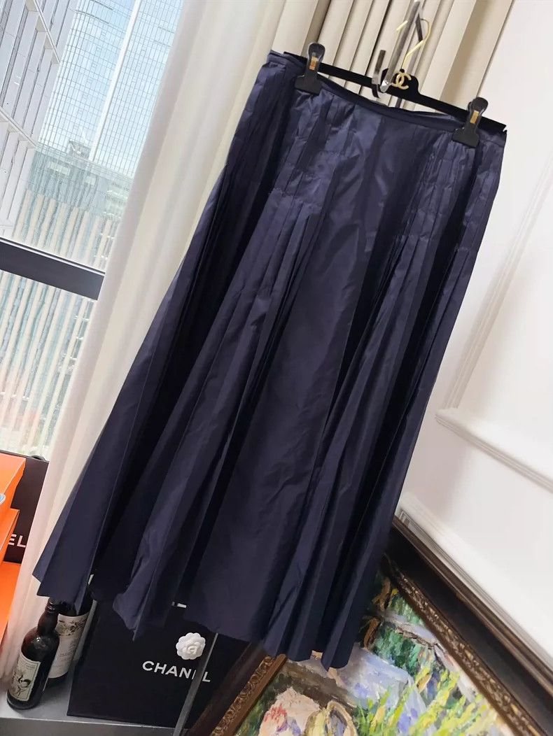 Max Mara navy blue silk pleated midi skirt-dmc Size 28" / US 6 / IT 42 - 1 Thumbnail