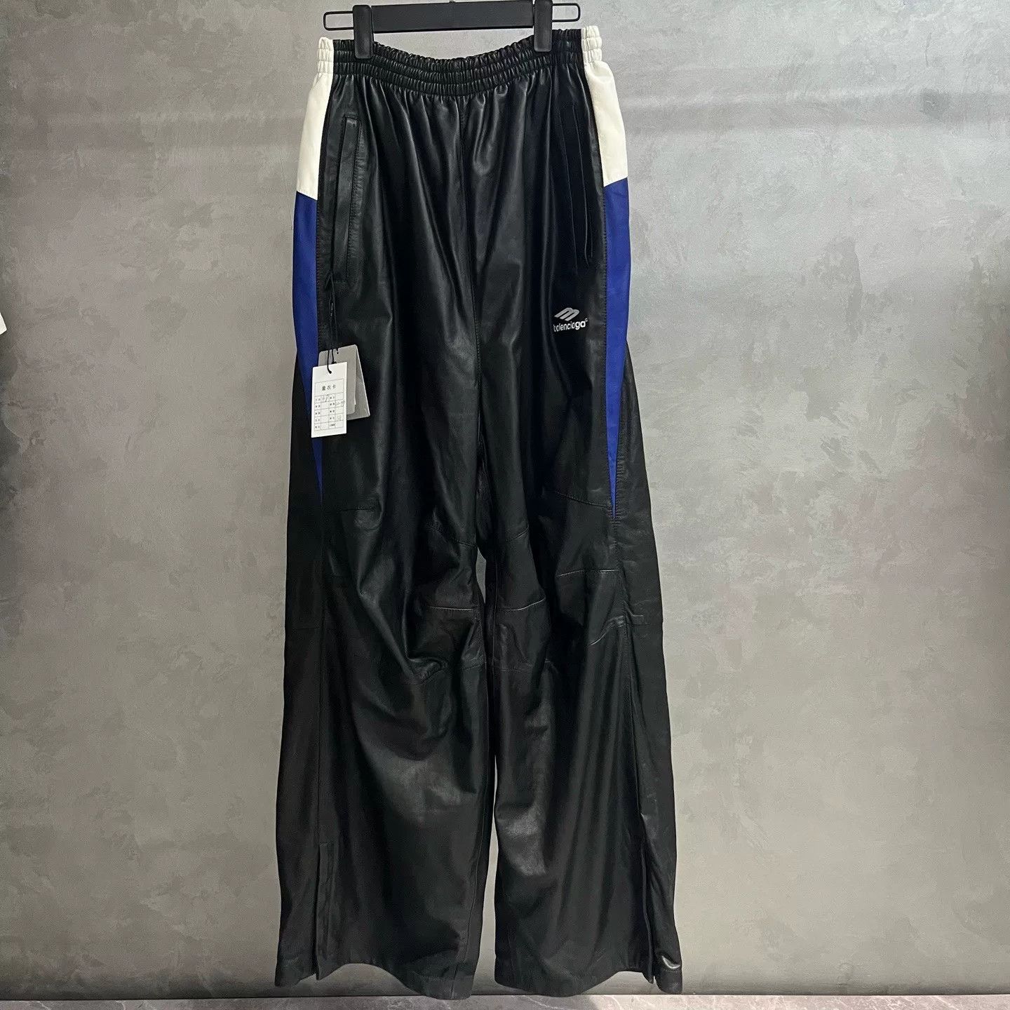 Balenciaga Balenciaga Retro Printed Multi Casual Pants 28 Men Size US 28 / EU 44 - 1 Thumbnail