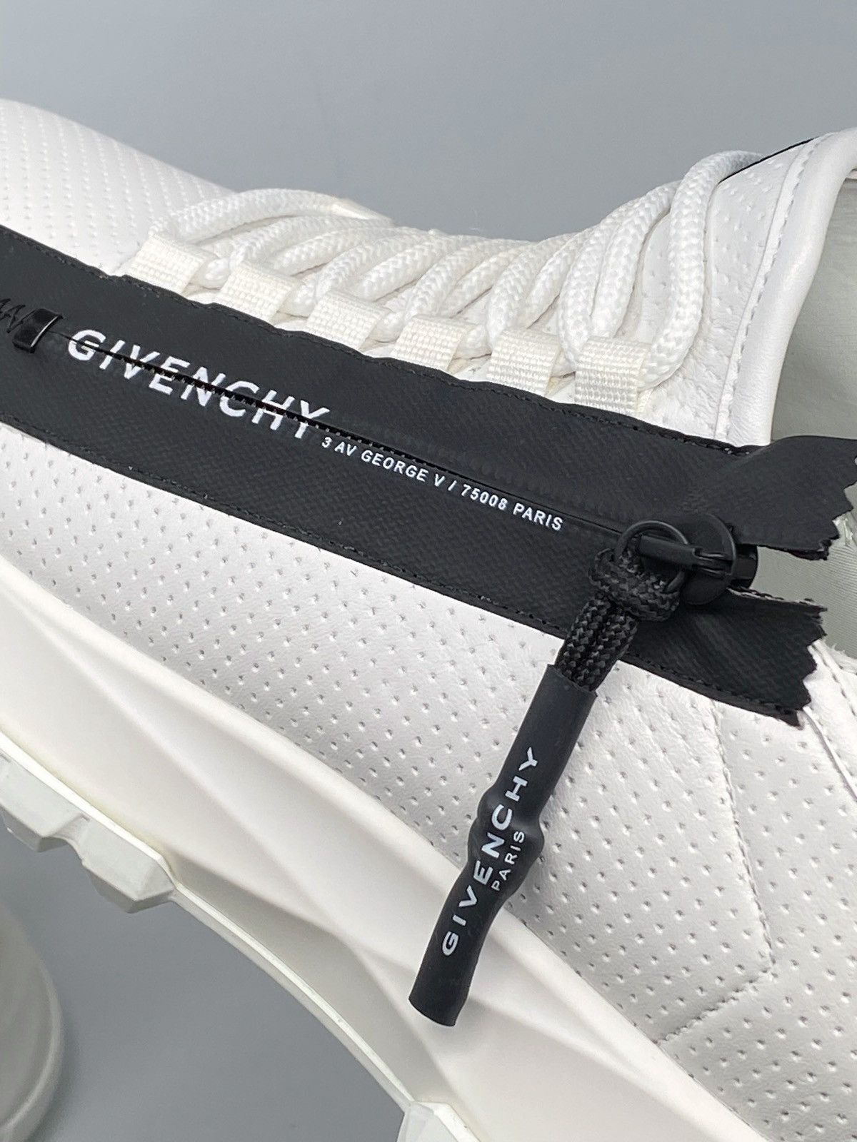 Givenchy Givenchy Spectre Logo Zip Runner Sneakers size 38.5 Size US 8.5 / IT 38.5 - 4 Thumbnail