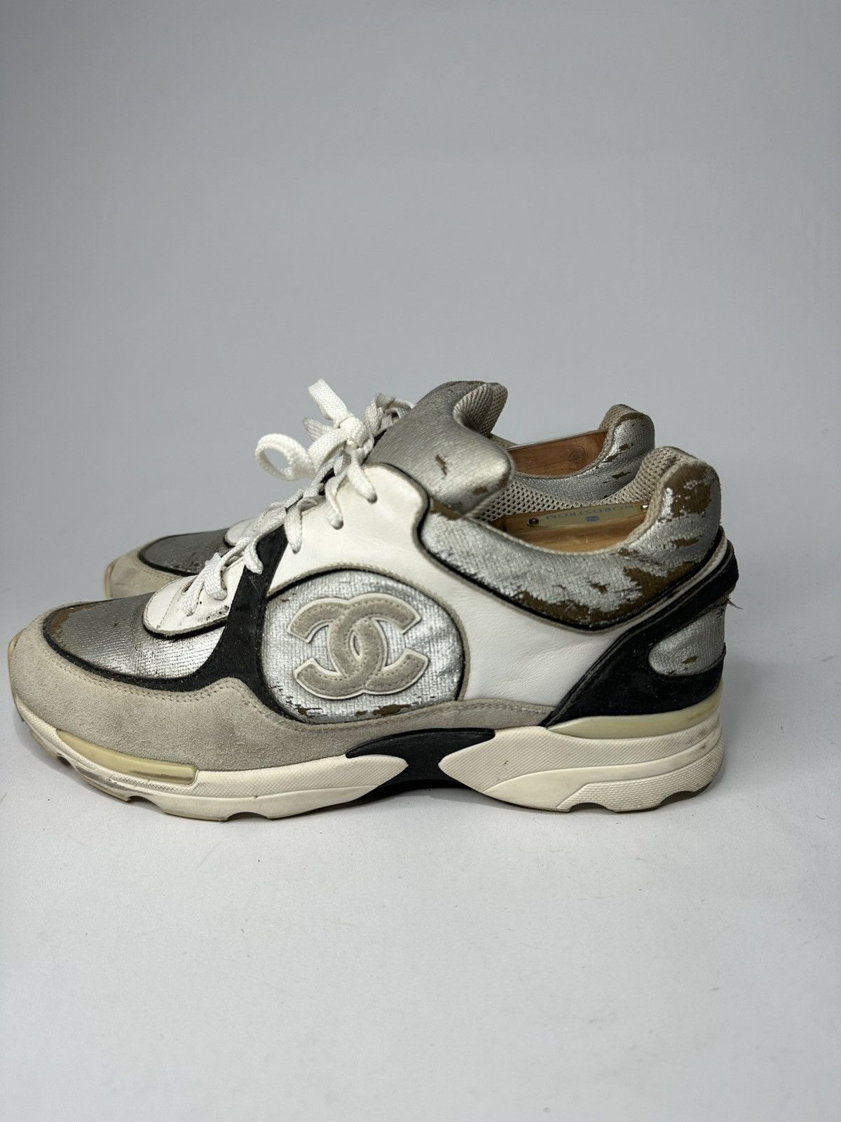 Chanel Chanel Interlocking CC Cracked Metallic Leather Sneakers Size US 7 / EU 40 - 2 Thumbnail