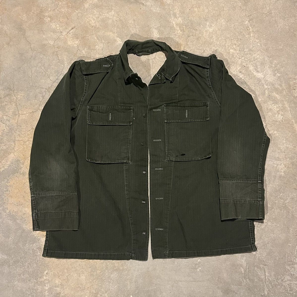 Vintage Vintage 1950s “Negative Space” Belgian HBT Military Shirt Size US M / EU 48-50 / 2 - 1 Thumbnail