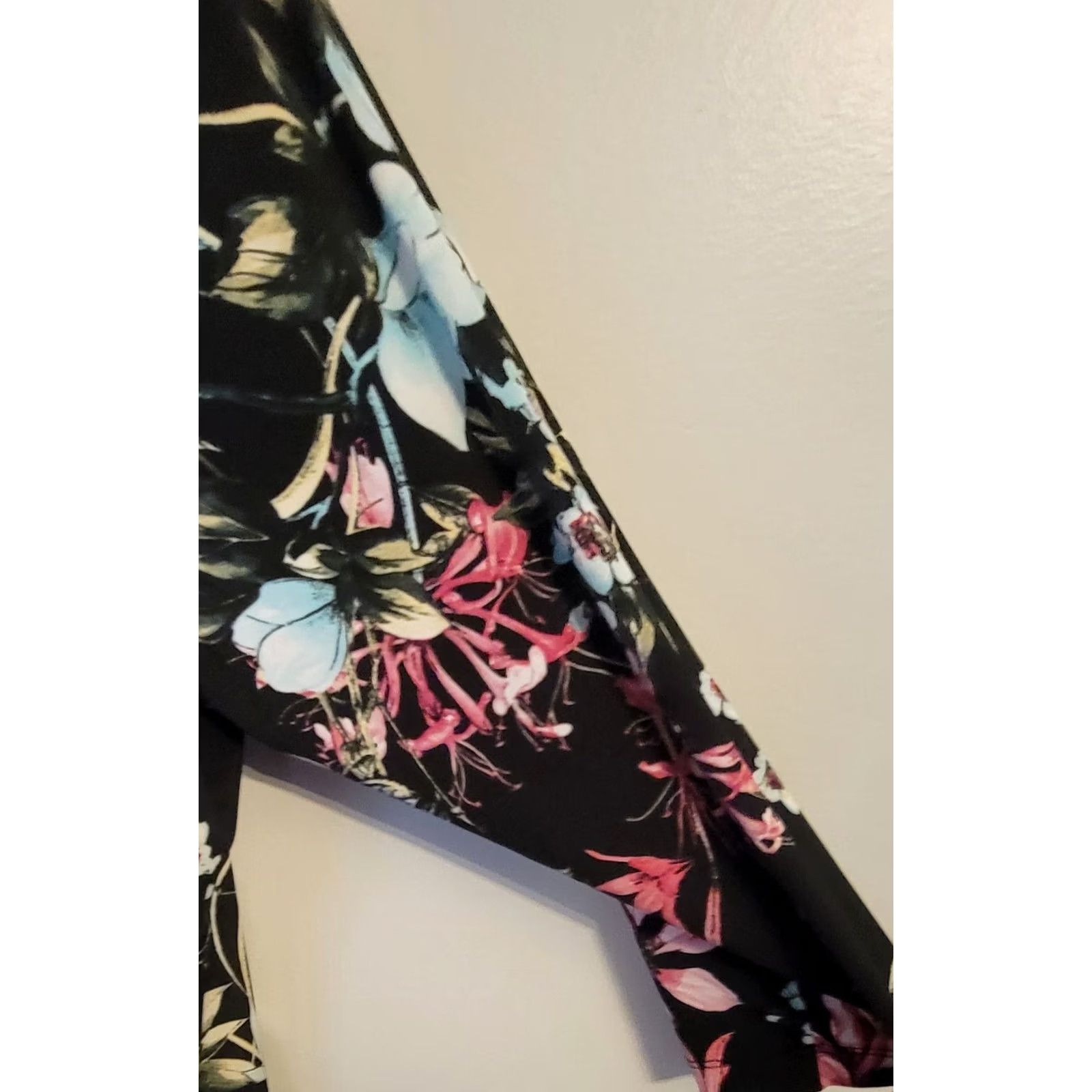 Avenue Avenue Black Floral Wrap Style Tunic Top Size 24 Plus Size Women Size 4XL / US 24-26 - 3 Thumbnail