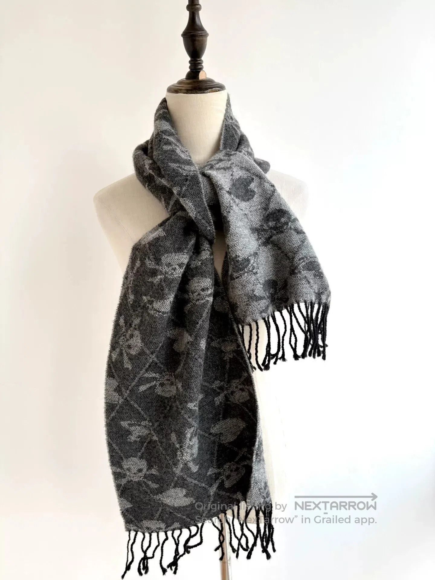 Vivienne Westwood vivienne westwood gray black skull heart scarf. Size ONE SIZE - 2 Thumbnail