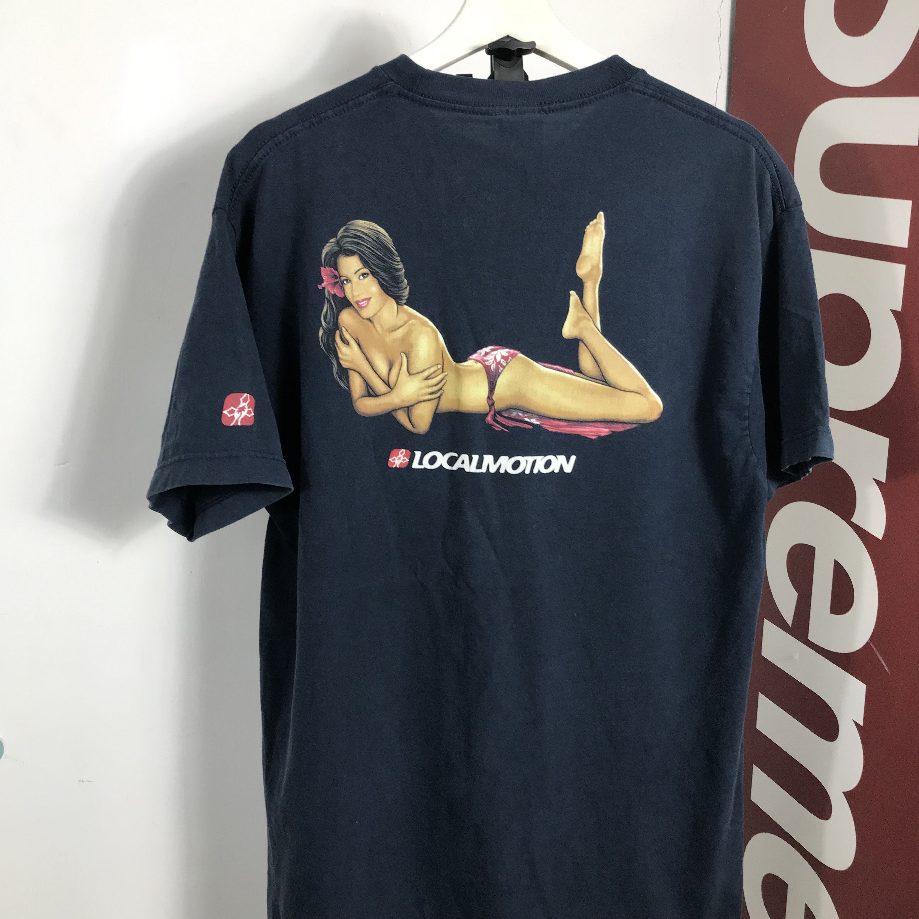 Vintage Vintage LOCAL MOTION T Shirt Girl Surfing Size US L / EU 52-54 / 3 - 2 Thumbnail