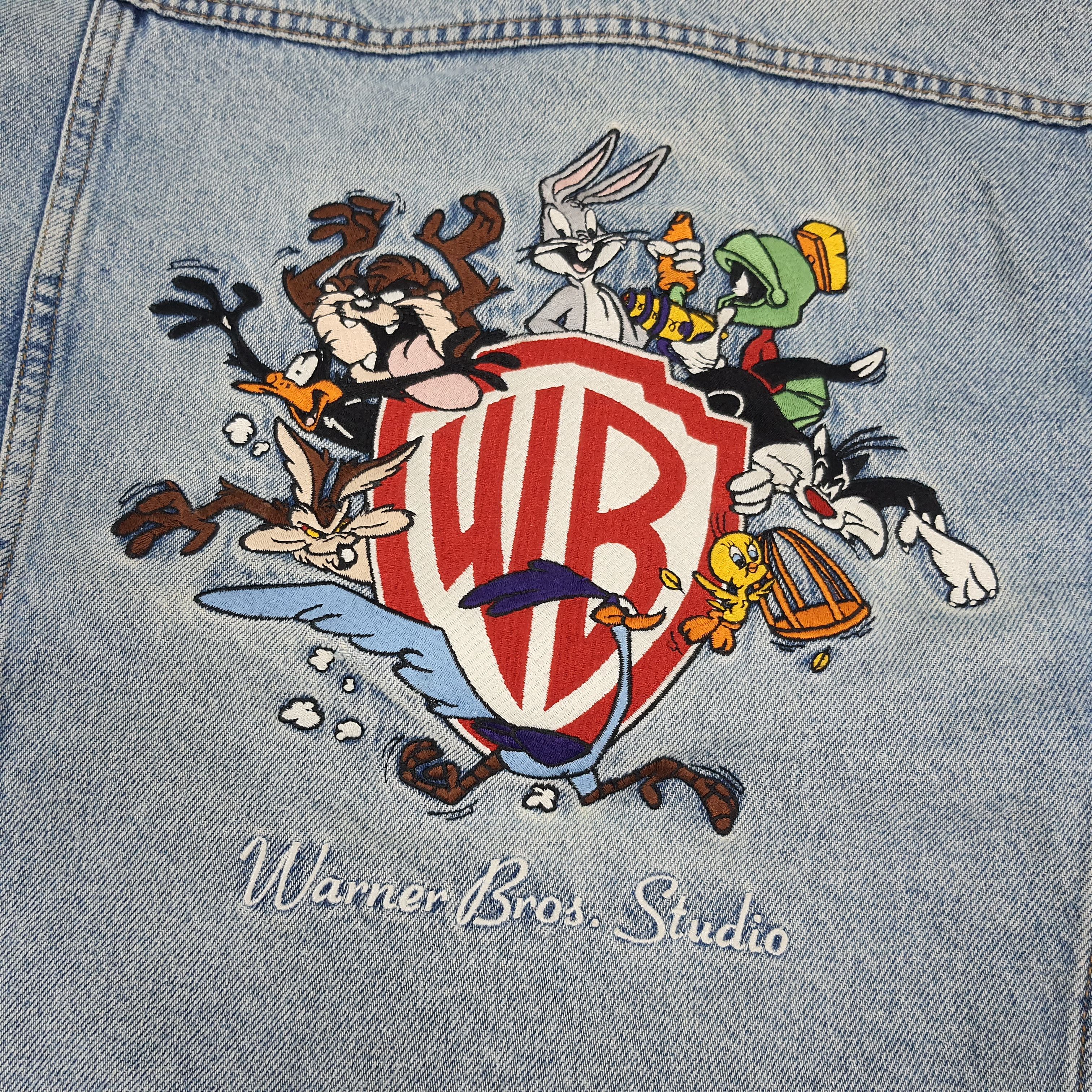 Vintage × Warner Bros Vintage Warner Bros. Studio Embroidered Denim Jeans Jacket Size US L / EU 52-54 / 3 - 2 Thumbnail