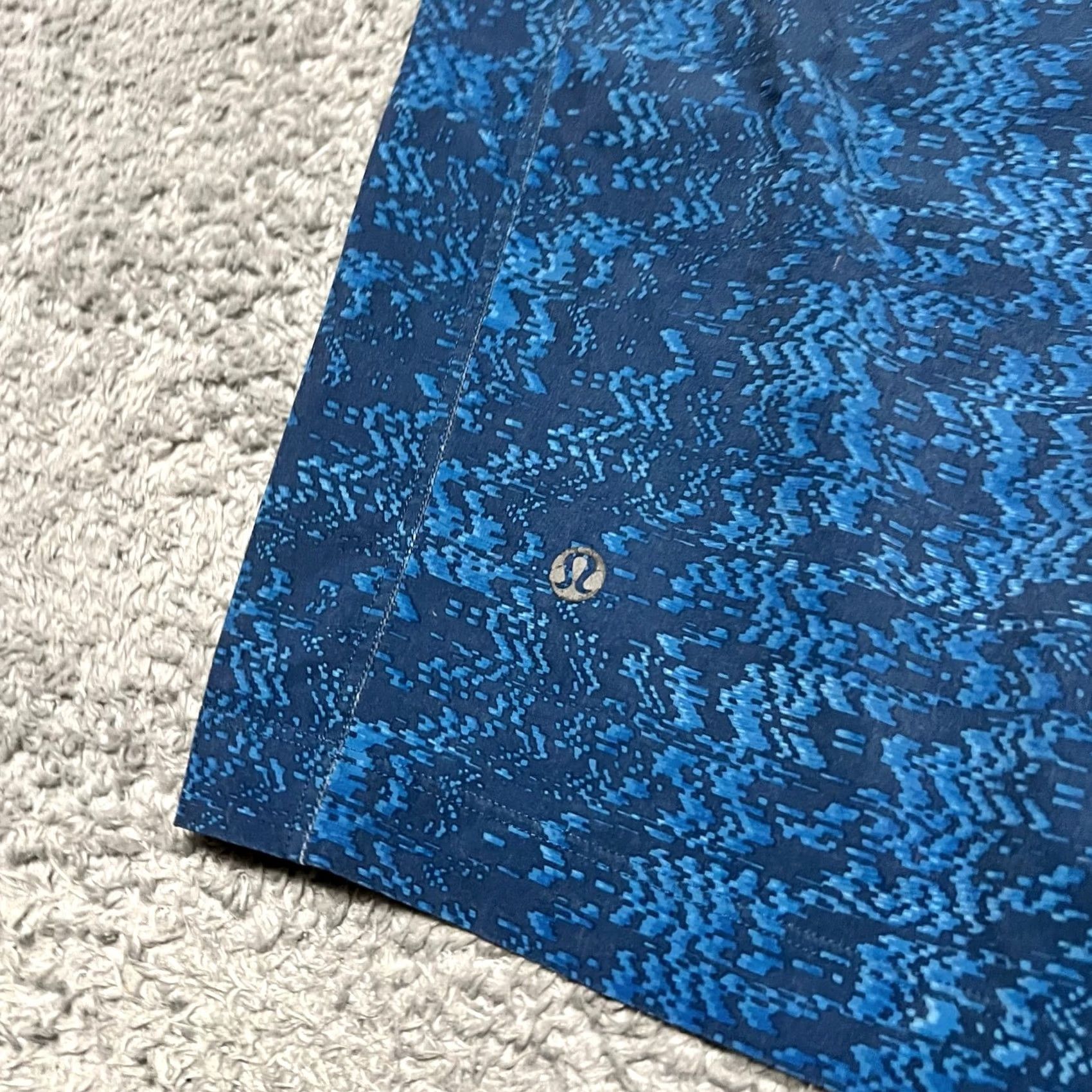 Lululemon Lululemon Shorts Mens Medium T.H.E. Drawstring Waist Blue Multi *** Blue Multi Mens Medium Lululemon Shorts Athletic Active Wear Size US 31 - 4 Thumbnail