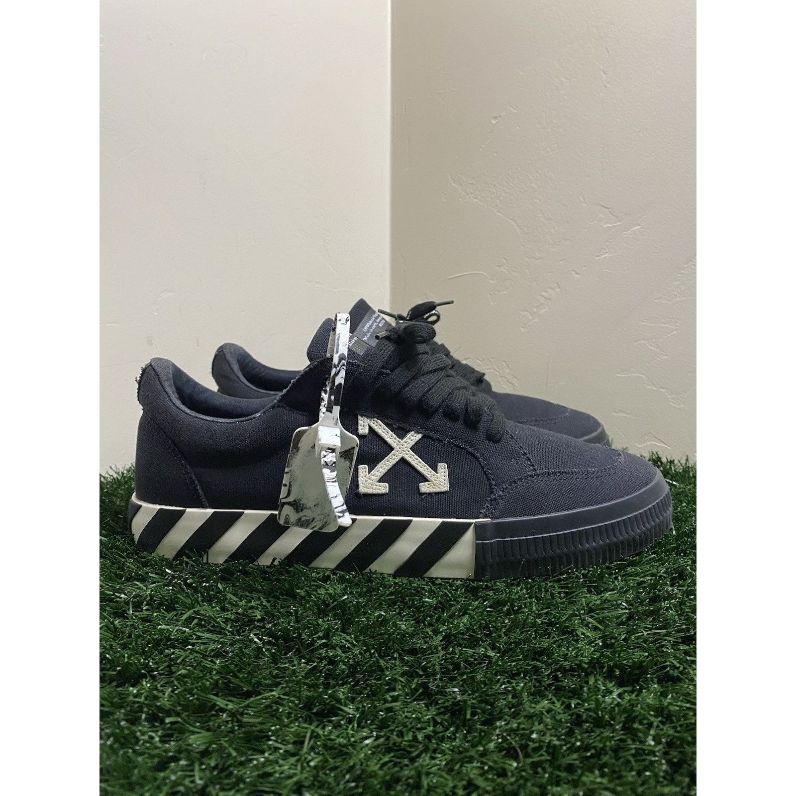 Off-White OFF-WHITE Vulc Low Canvas “black White” Size 12 US ( 45 EU ) Size US 12 / EU 45 - 1 Thumbnail
