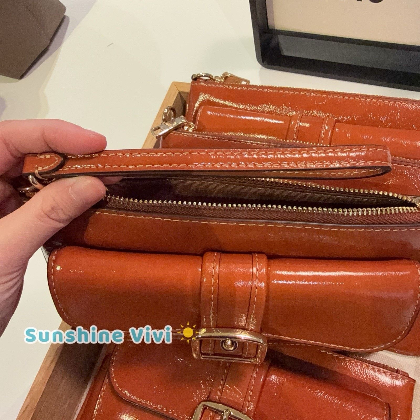 Coach NWT Coach Ashton Wristlet Shiny leather CDY04 Cinnamon Size ONE SIZE - 7 Thumbnail
