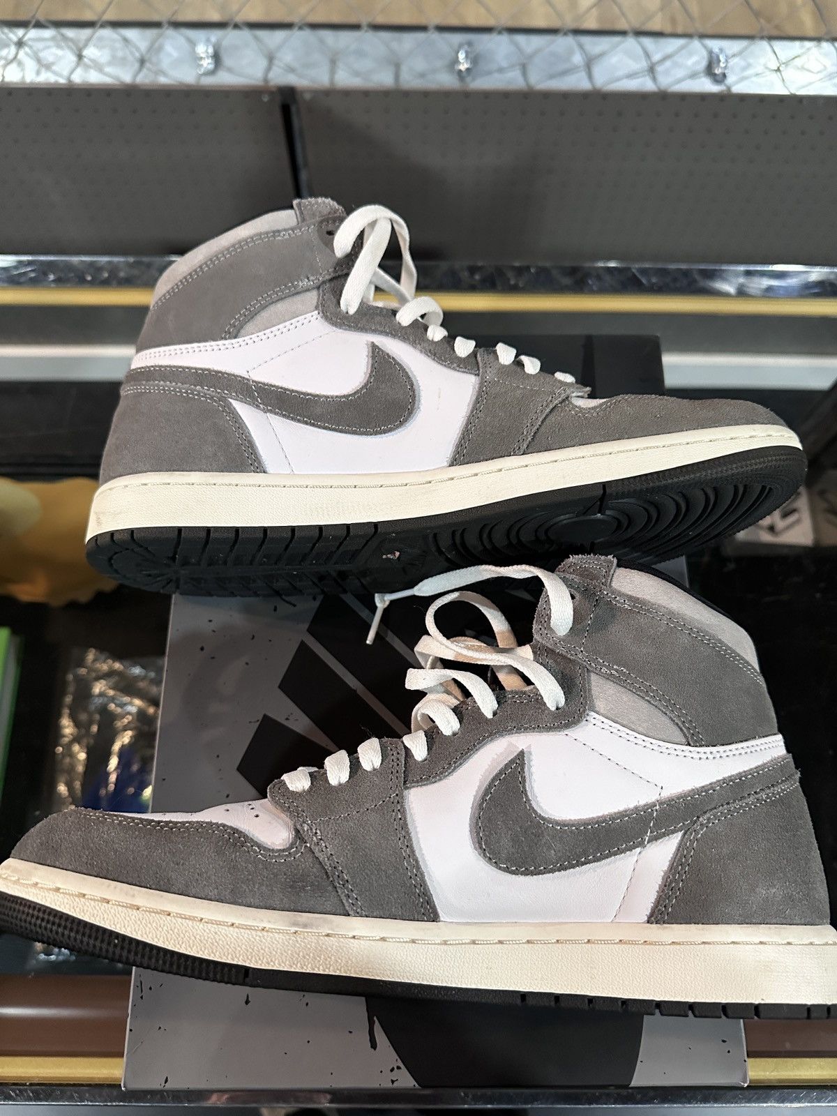 Jordan Brand × Nike Jordan 1 Retro High Washed Black Size US 11 / EU 44 - 2 Thumbnail