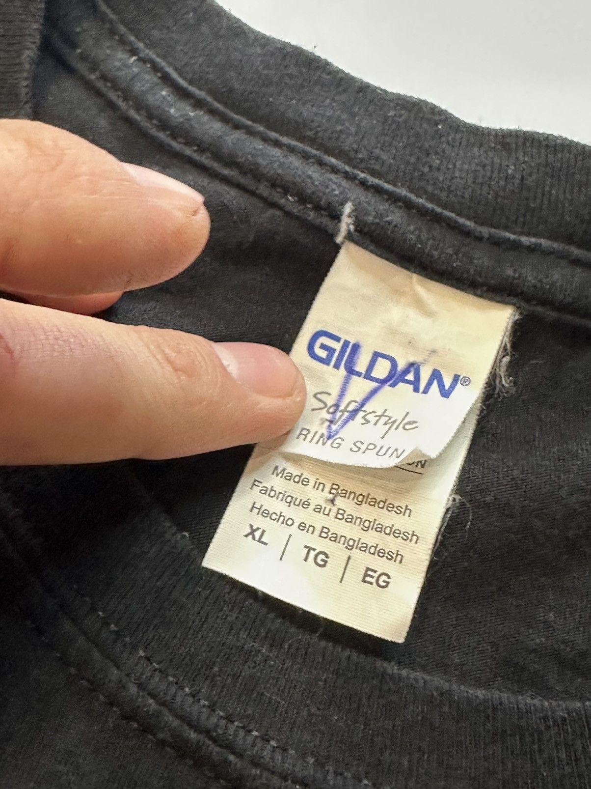 Gildan For more information, please send me a private message. Size US L / EU 52-54 / 3 - 4 Thumbnail