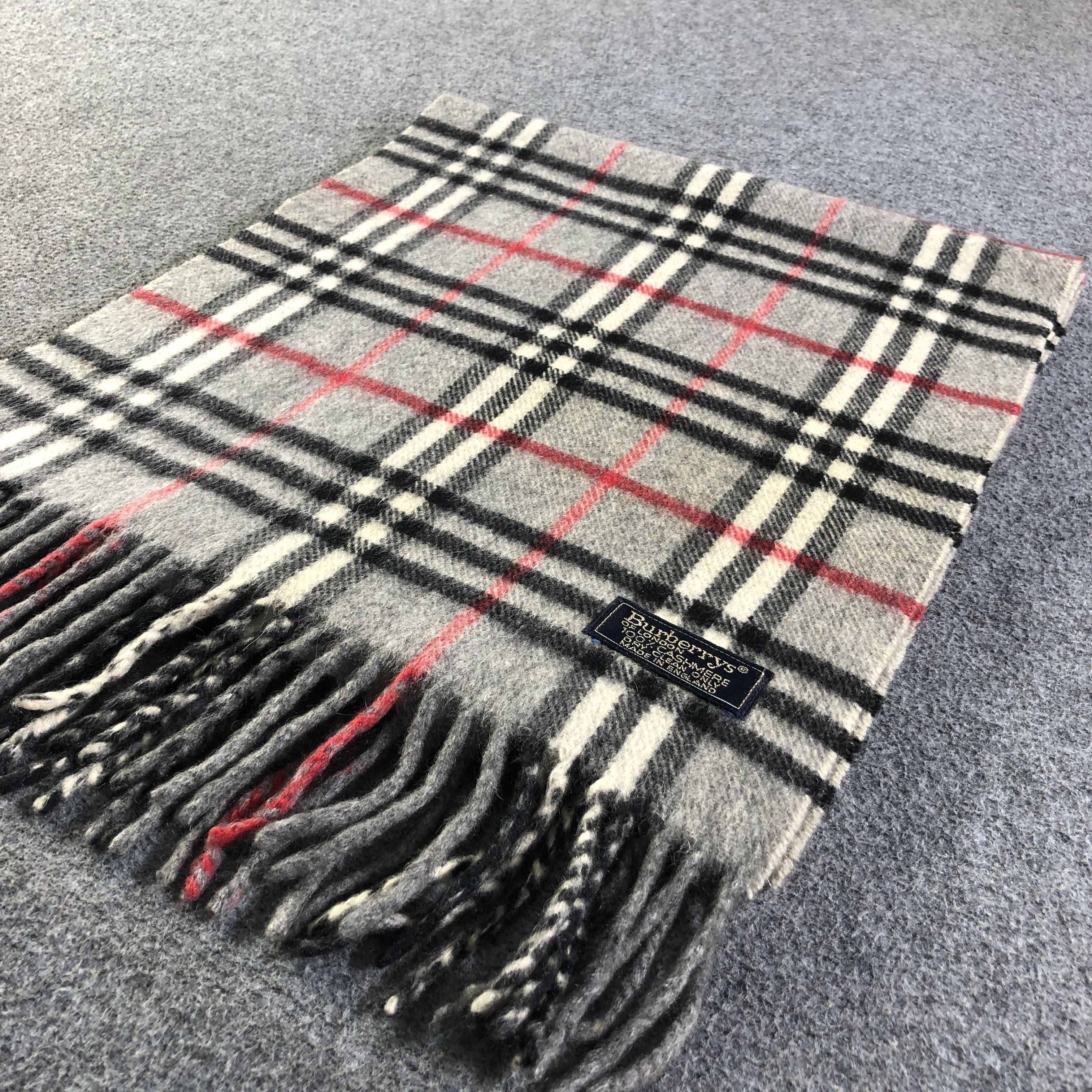 Burberry Burberrys Nova Check Cashmere Scarf Muffler V2634 Size ONE SIZE - 3 Thumbnail