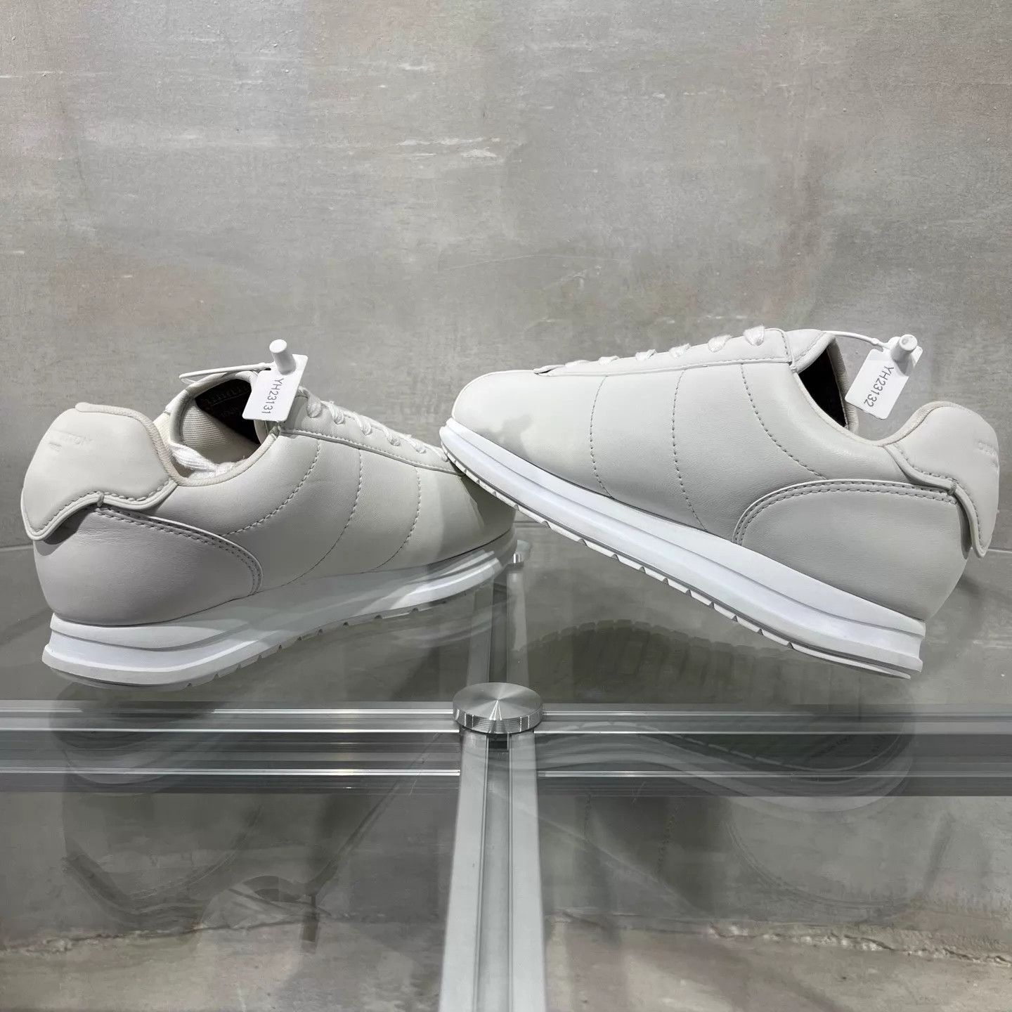 Louis Vuitton LV White Sneaker UK7.5 / 41.5 Size US 8.5 / EU 41-42 - 5 Thumbnail