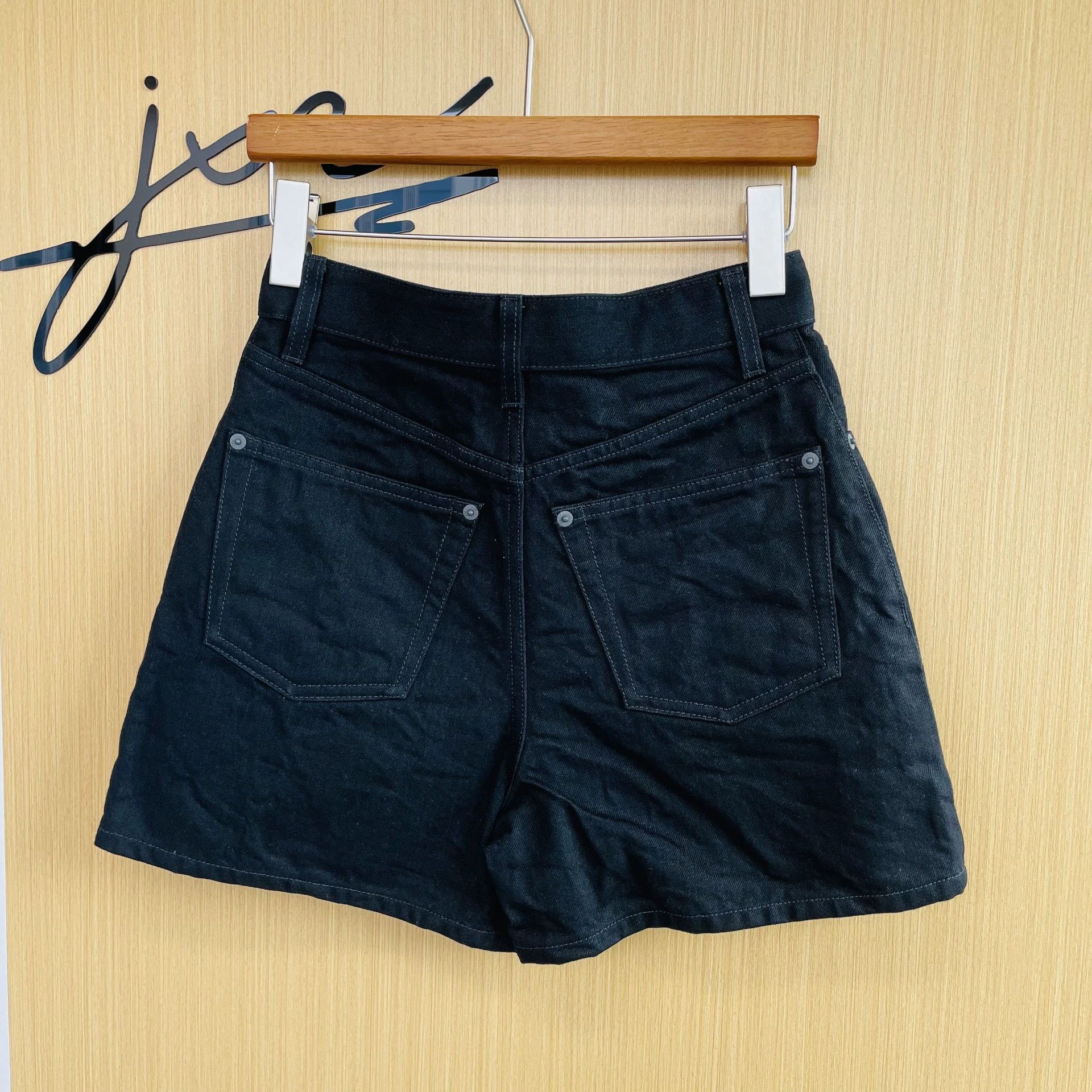 Louis Vuitton LOUIS VUITTON color blocked denim short wmn's black 34 Size 25" / US 0 / IT 36 - 2 Thumbnail