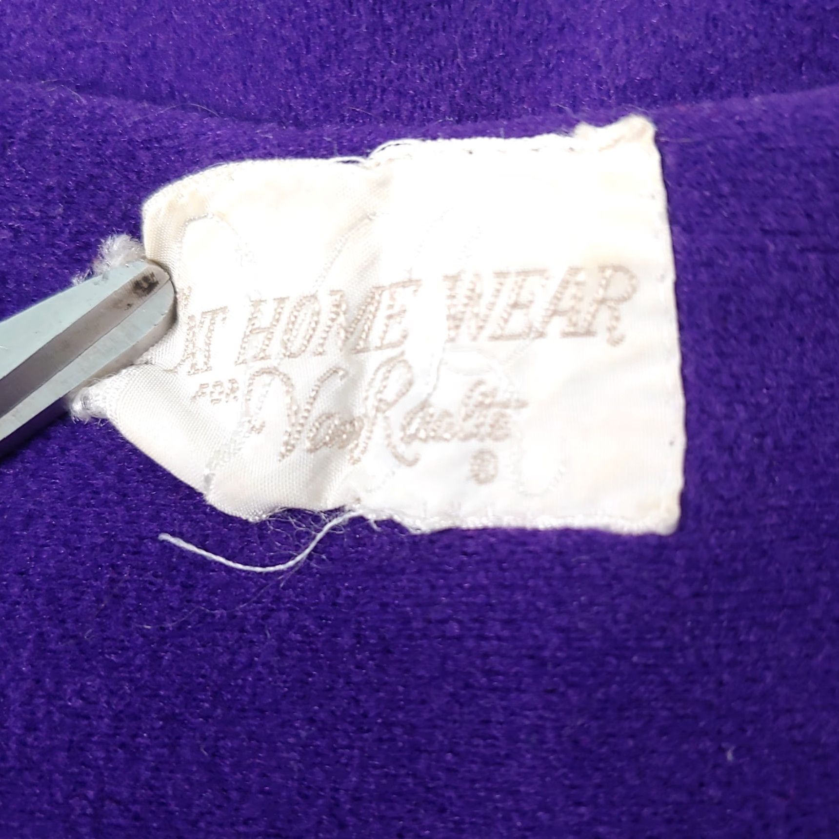 Vintage VINTAGE At Home Robe Womens L Night Gown Purple Yellow Woven Trim Zip 1970's House Coat Velour Polyester Size ONE SIZE - 6 Thumbnail
